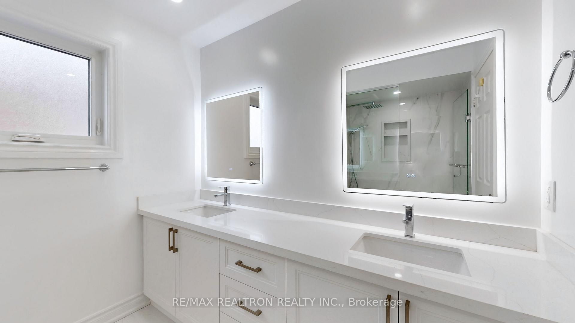 Photo 9 of 54 Central Park Drive, Markham, Markville — HOMEH