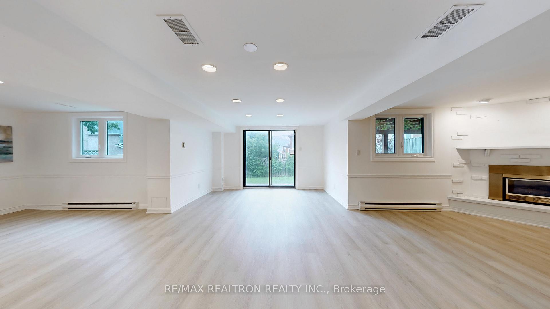 Photo 30 of 54 Central Park Drive, Markham, Markville — HOMEH