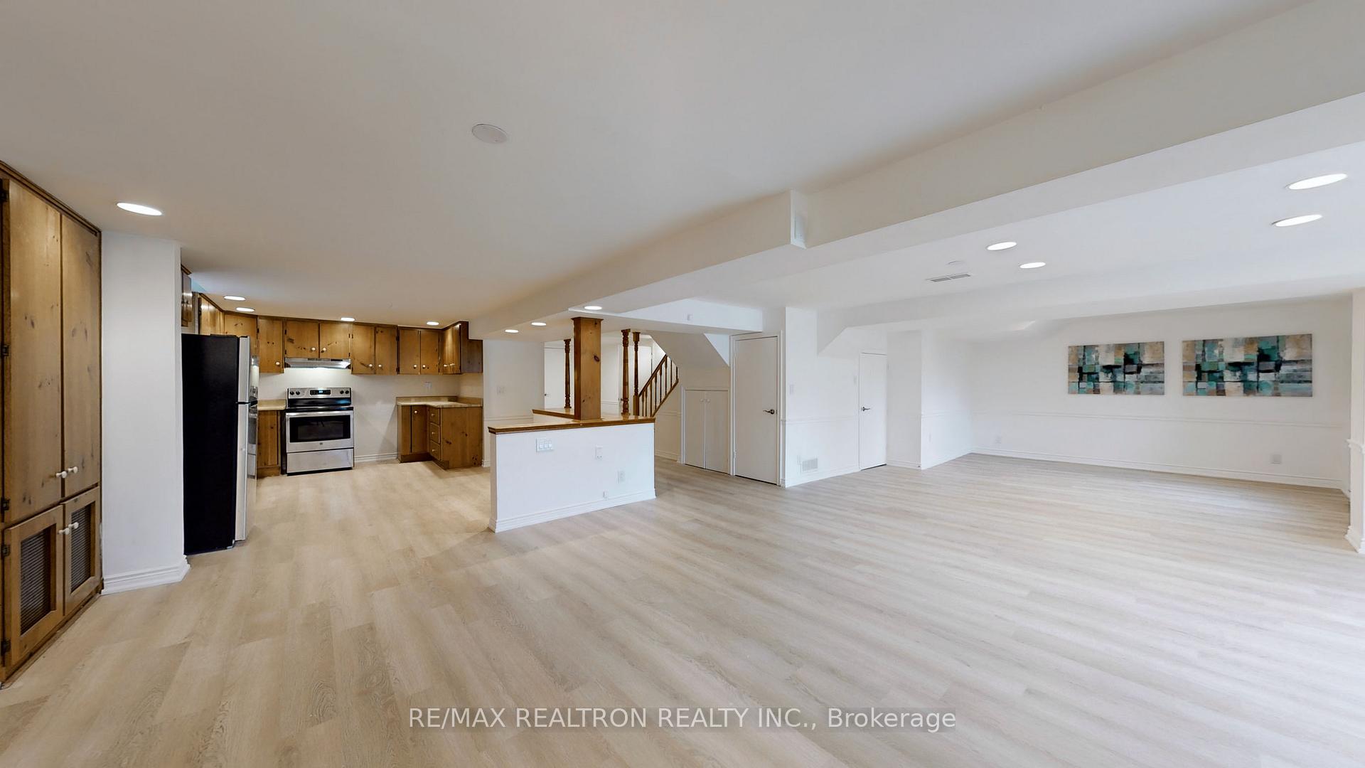Photo 28 of 54 Central Park Drive, Markham, Markville — HOMEH