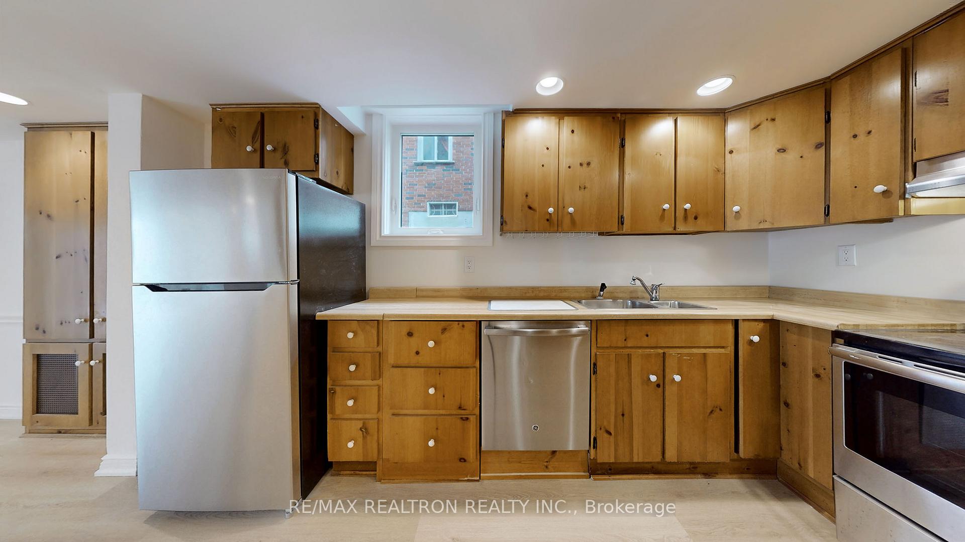 Photo 39 of 54 Central Park Drive, Markham, Markville — HOMEH