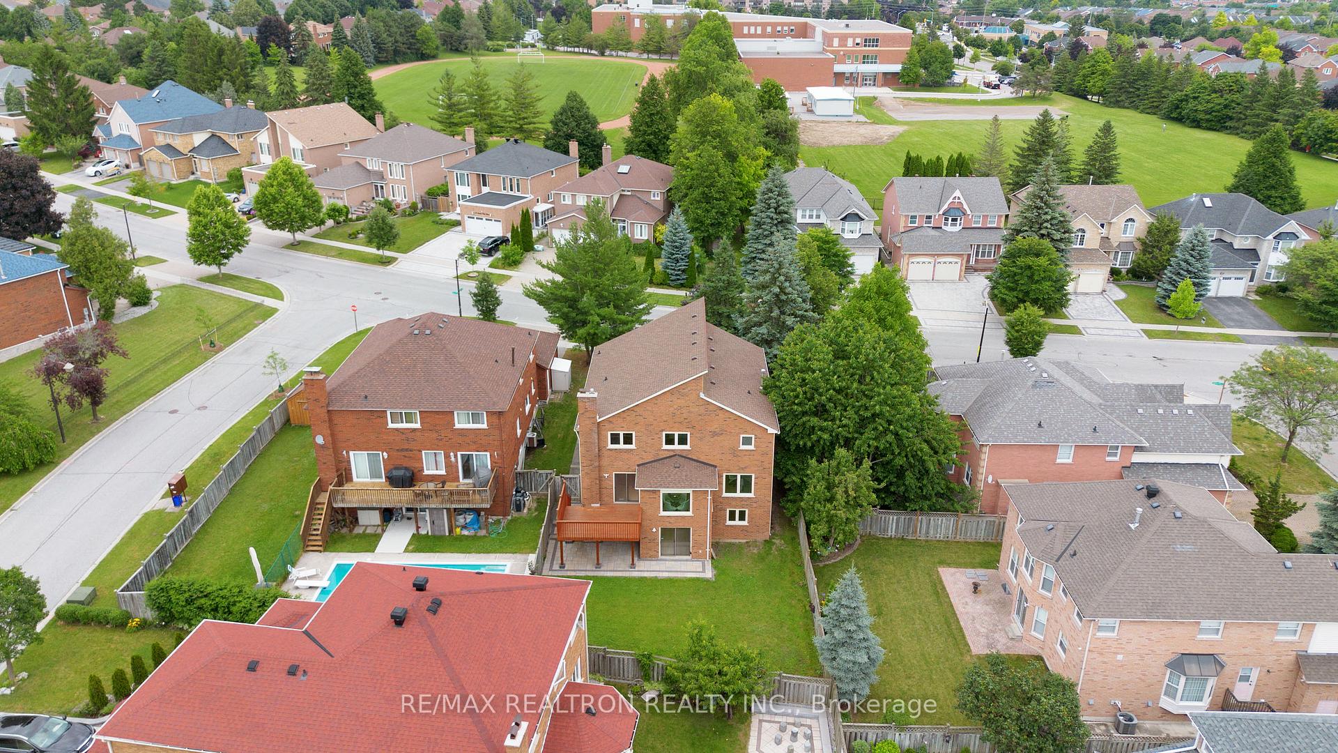 Photo 36 of 54 Central Park Drive, Markham, Markville — HOMEH