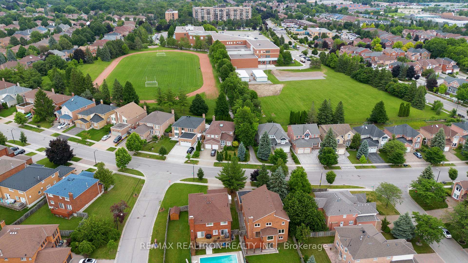 Photo 18 of 54 Central Park Drive, Markham, Markville — HOMEH