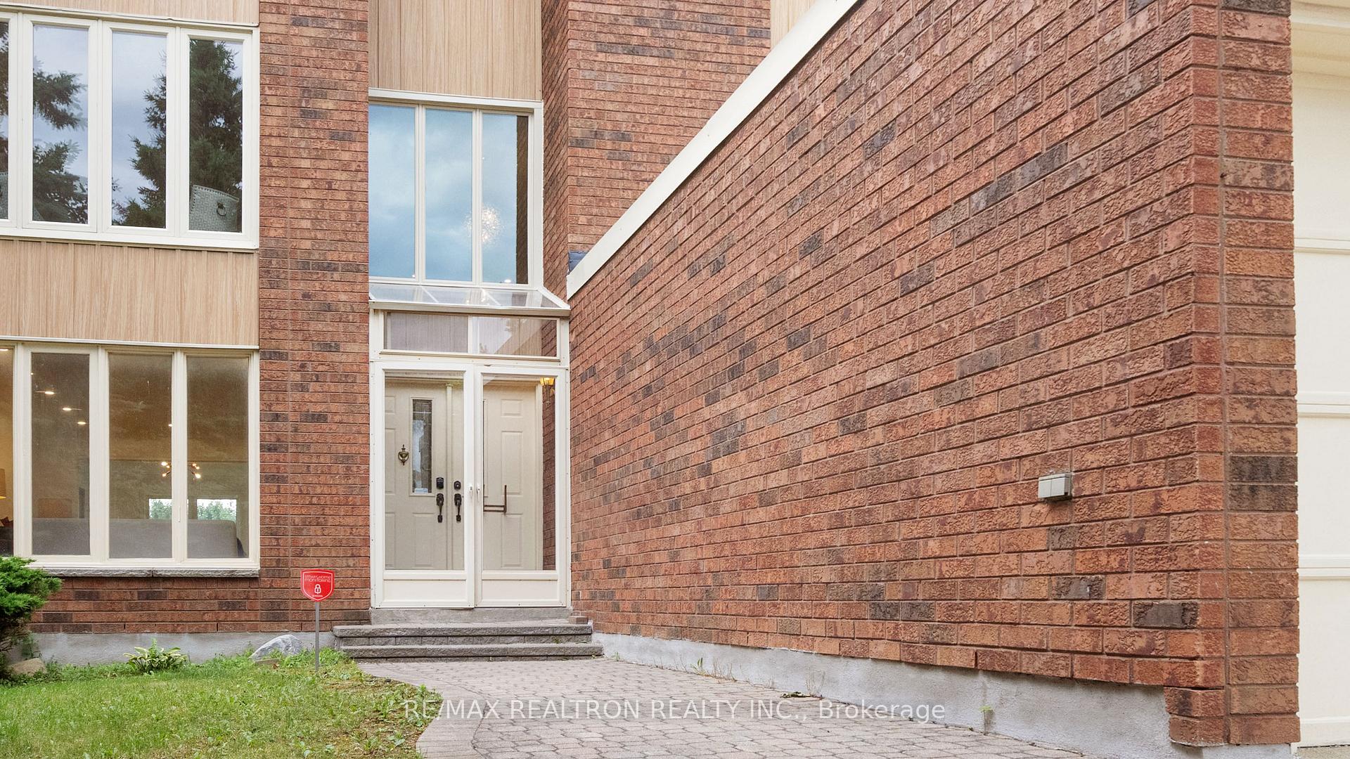 Photo 23 of 54 Central Park Drive, Markham, Markville — HOMEH