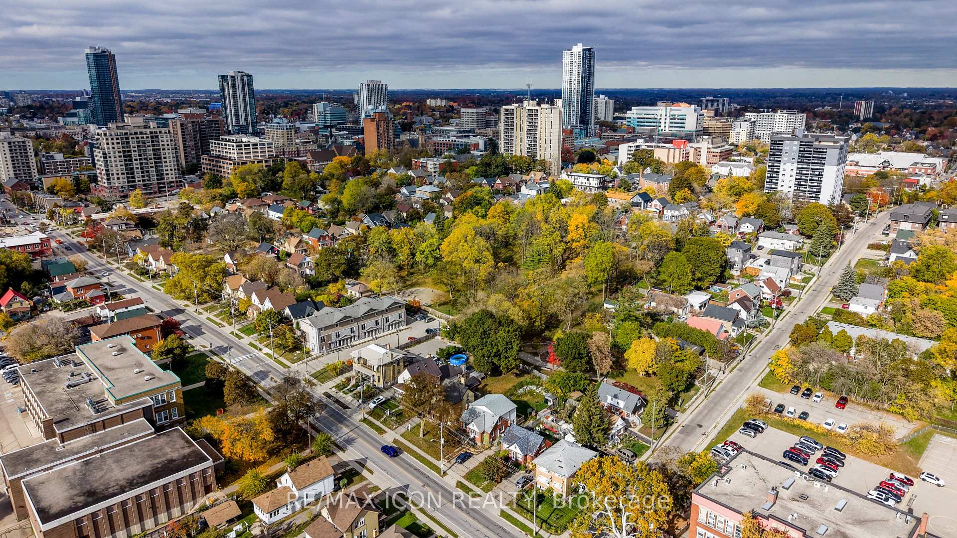 Photo 5 of 134 Courtland Avenue E, Kitchener — HOMEH