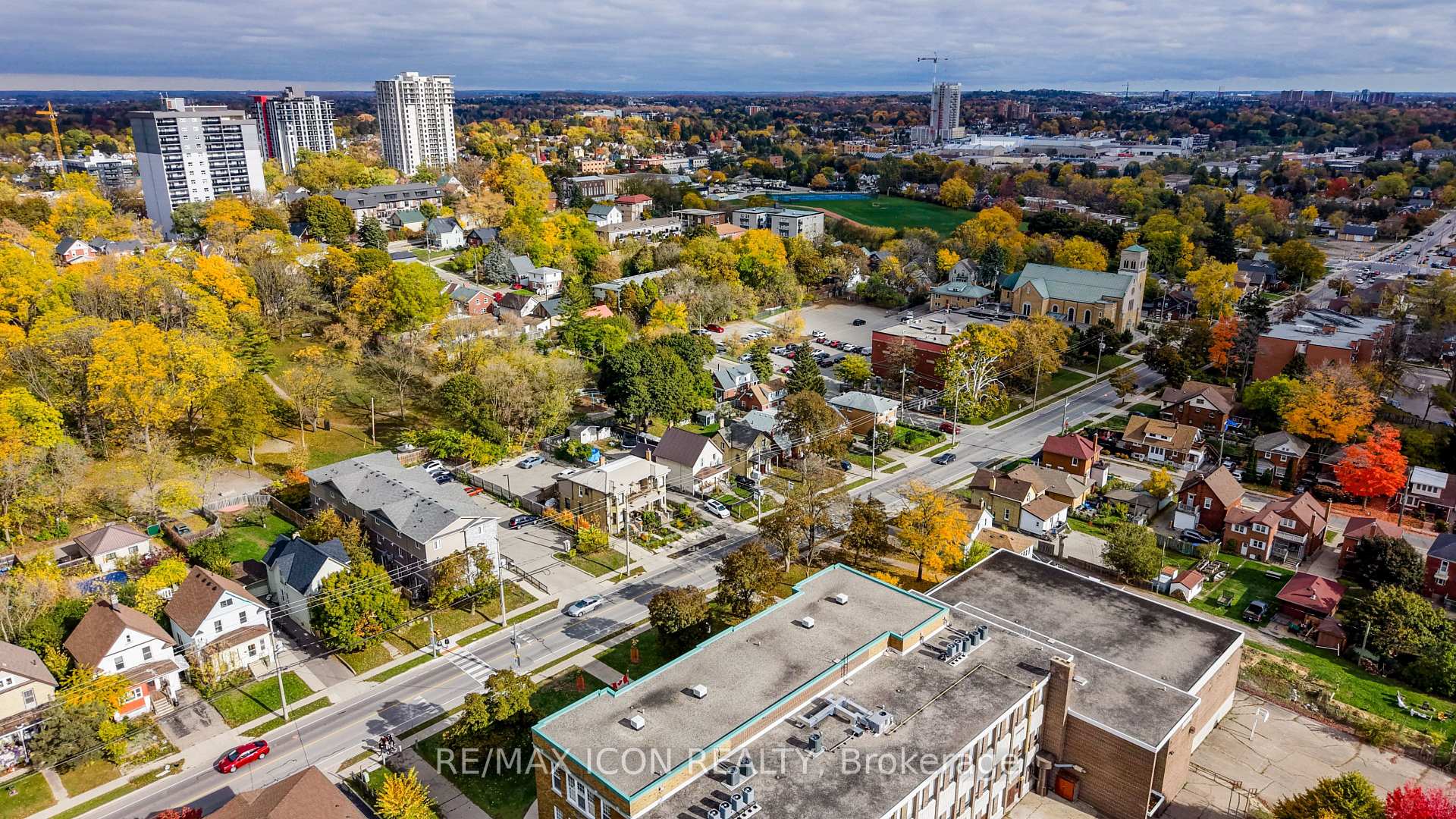 Photo 10 of 134 Courtland Avenue E, Kitchener — HOMEH