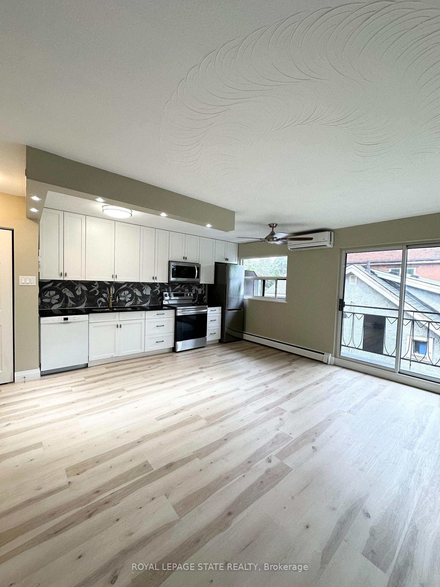 Photo 3 of Unit 303, 50 Hilda Avenue, Hamilton, Gibson — HOMEH