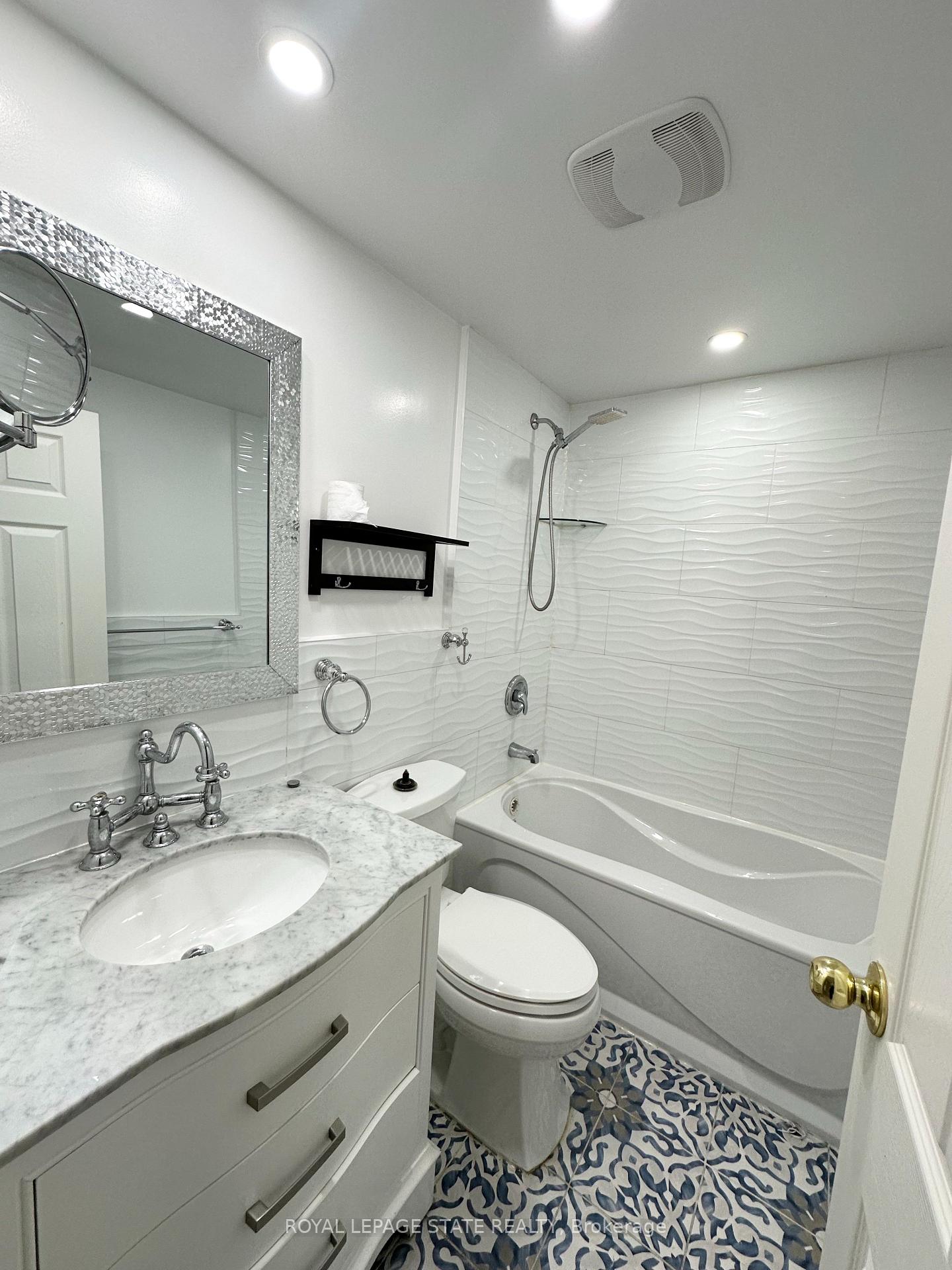 Photo 12 of Unit 303, 50 Hilda Avenue, Hamilton, Gibson — HOMEH