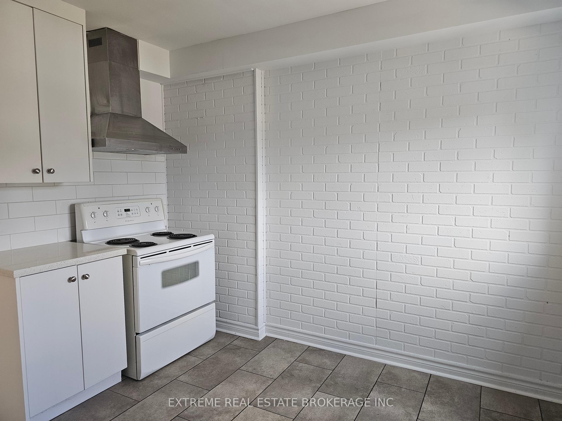 Photo 3 of 8418 Willoughby Drive, Niagara Falls, Chippawa — HOMEH