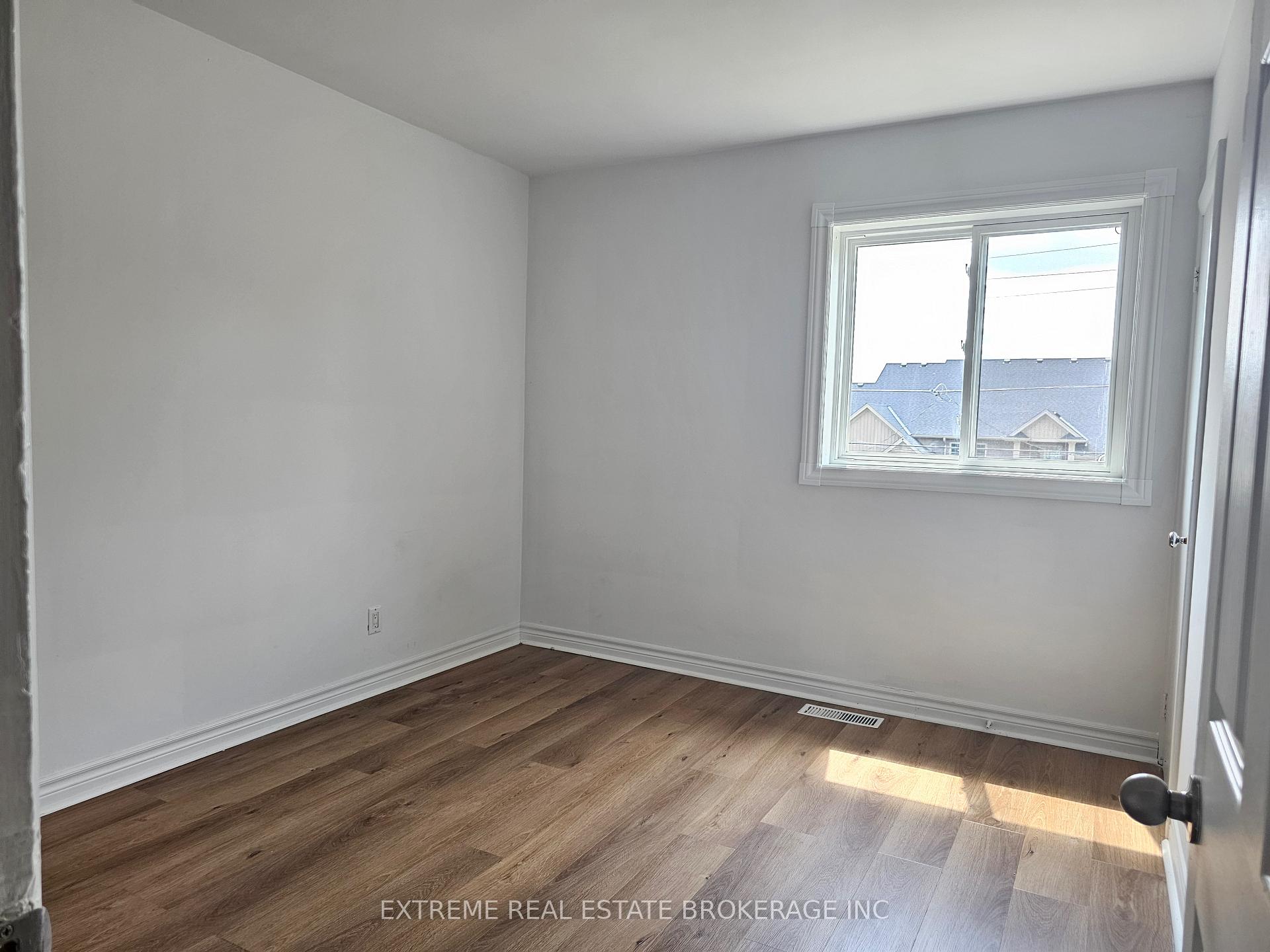 Photo 5 of 8418 Willoughby Drive, Niagara Falls, Chippawa — HOMEH