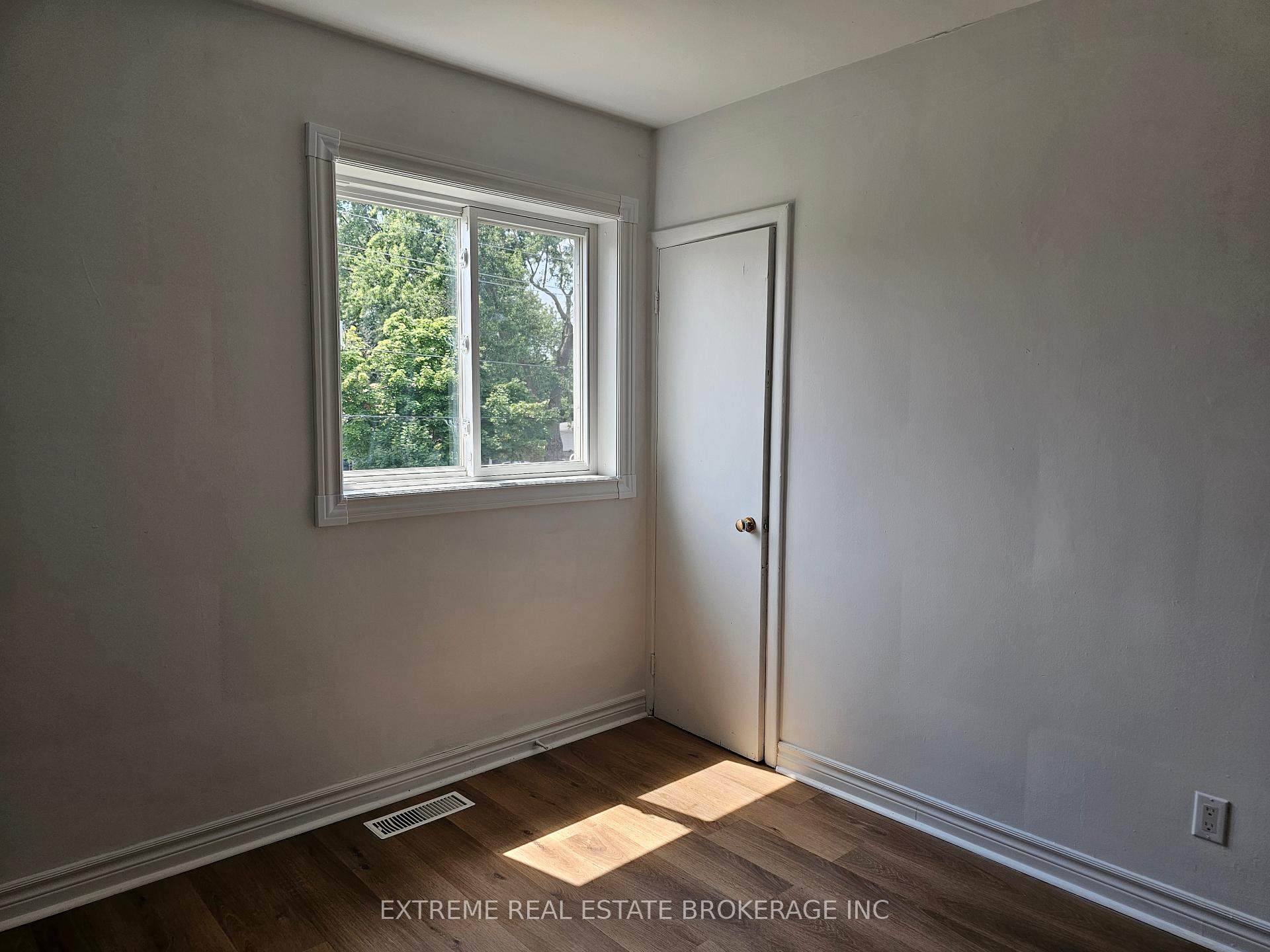 Photo 18 of 8418 Willoughby Drive, Niagara Falls, Chippawa — HOMEH