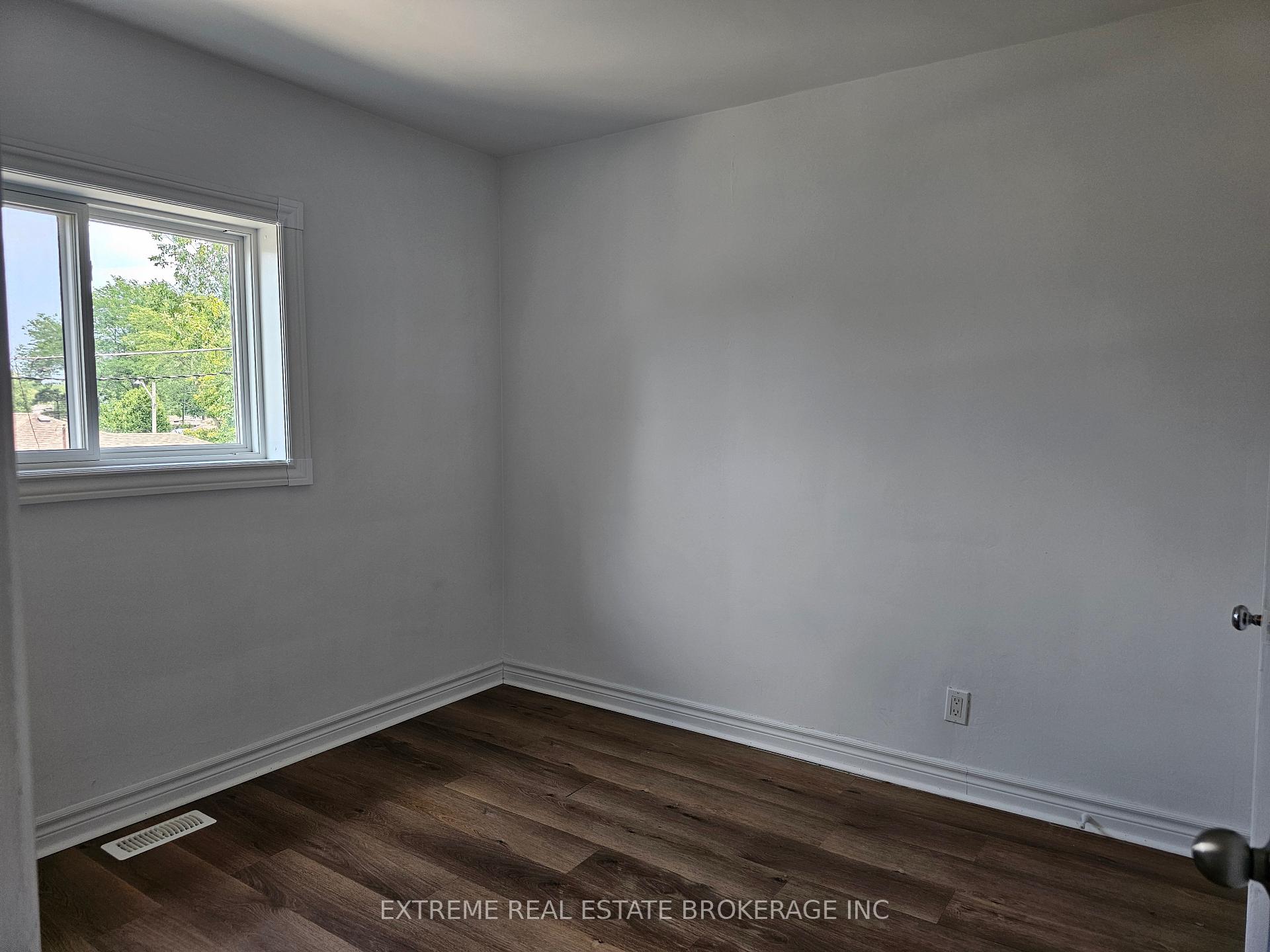 Photo 9 of 8418 Willoughby Drive, Niagara Falls, Chippawa — HOMEH