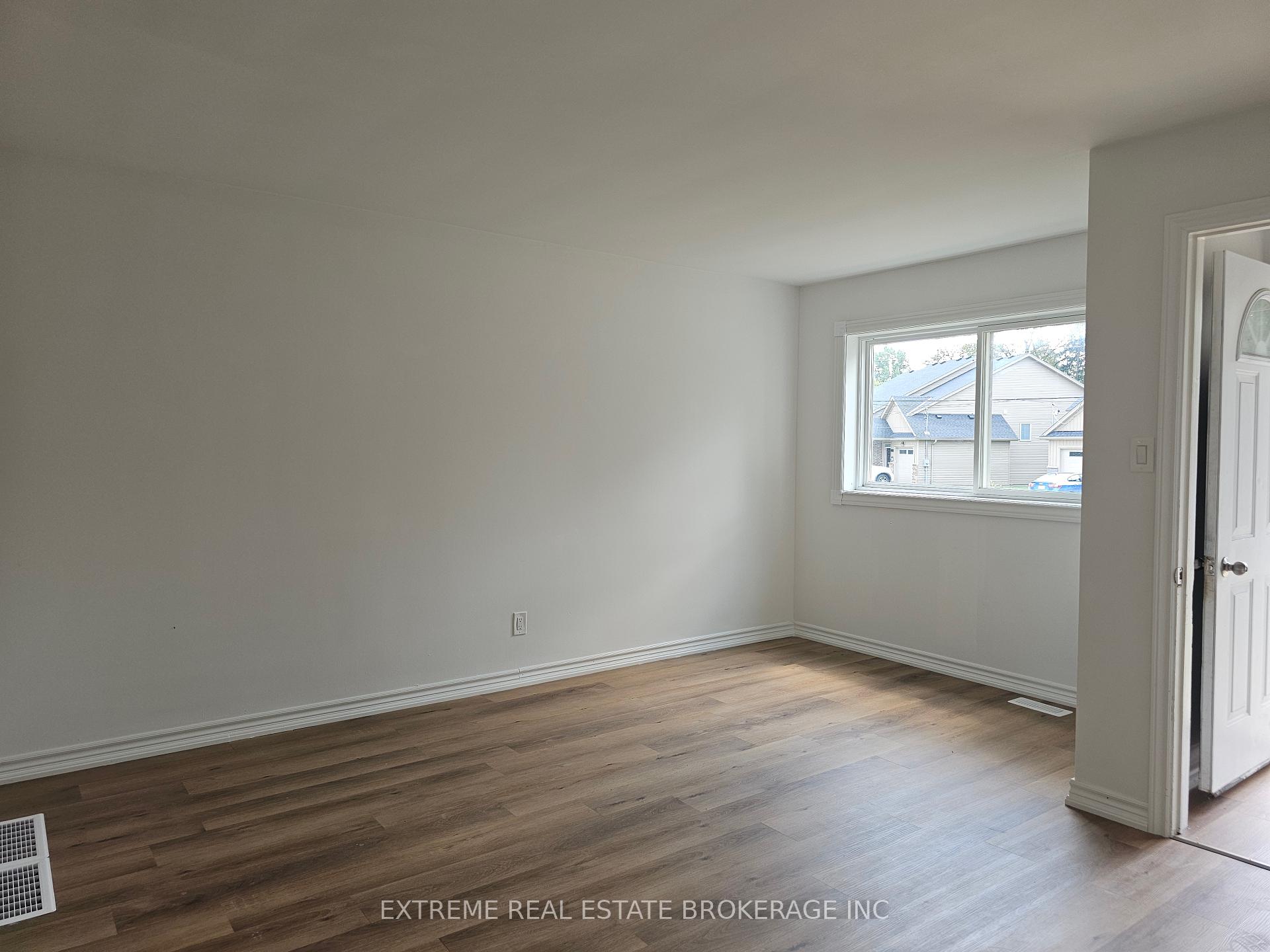 Photo 10 of 8418 Willoughby Drive, Niagara Falls, Chippawa — HOMEH