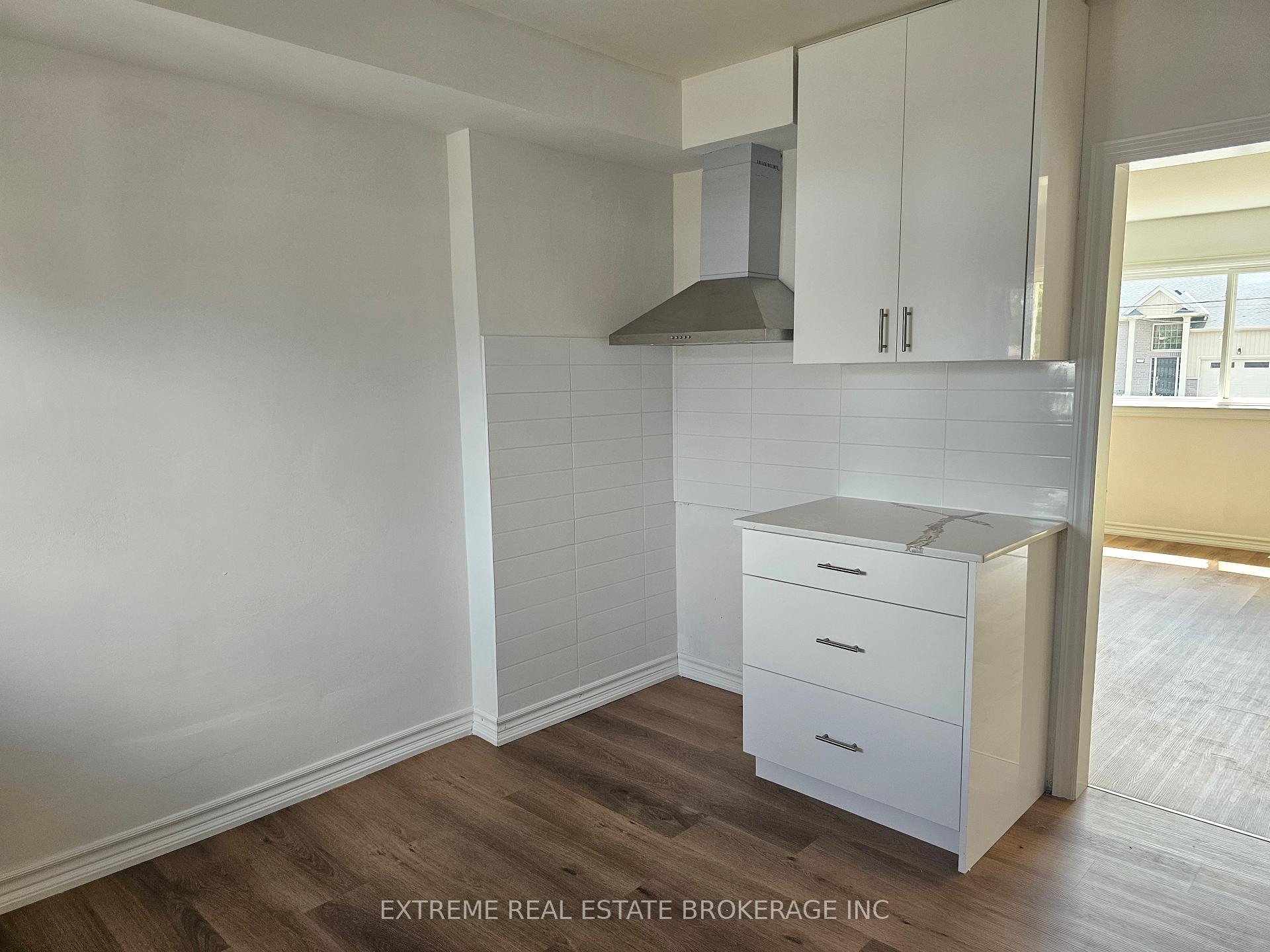 Photo 8 of 8418 Willoughby Drive, Niagara Falls, Chippawa — HOMEH