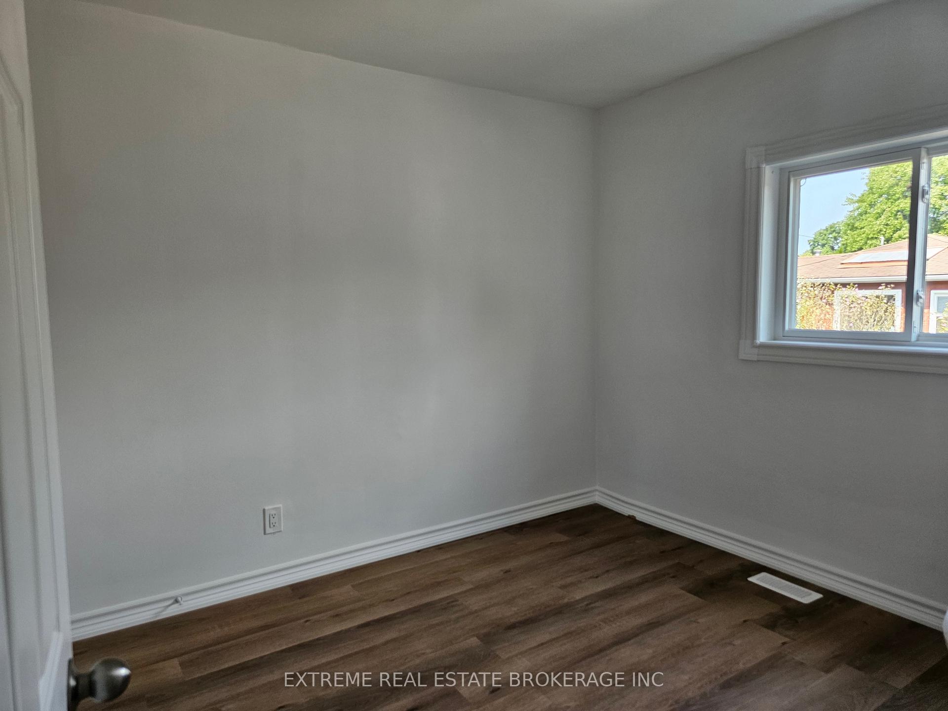 Photo 12 of 8418 Willoughby Drive, Niagara Falls, Chippawa — HOMEH
