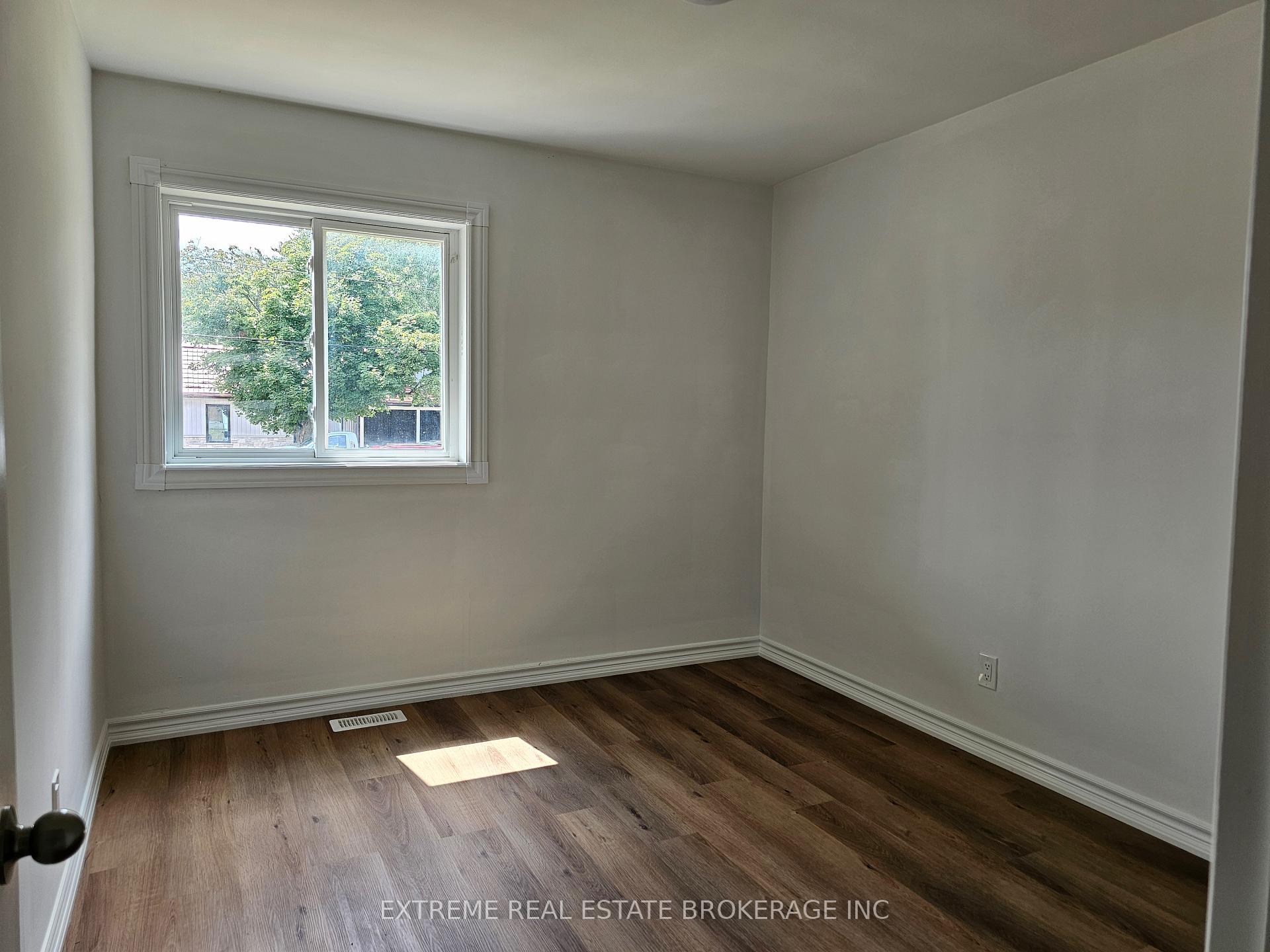 Photo 15 of 8418 Willoughby Drive, Niagara Falls, Chippawa — HOMEH