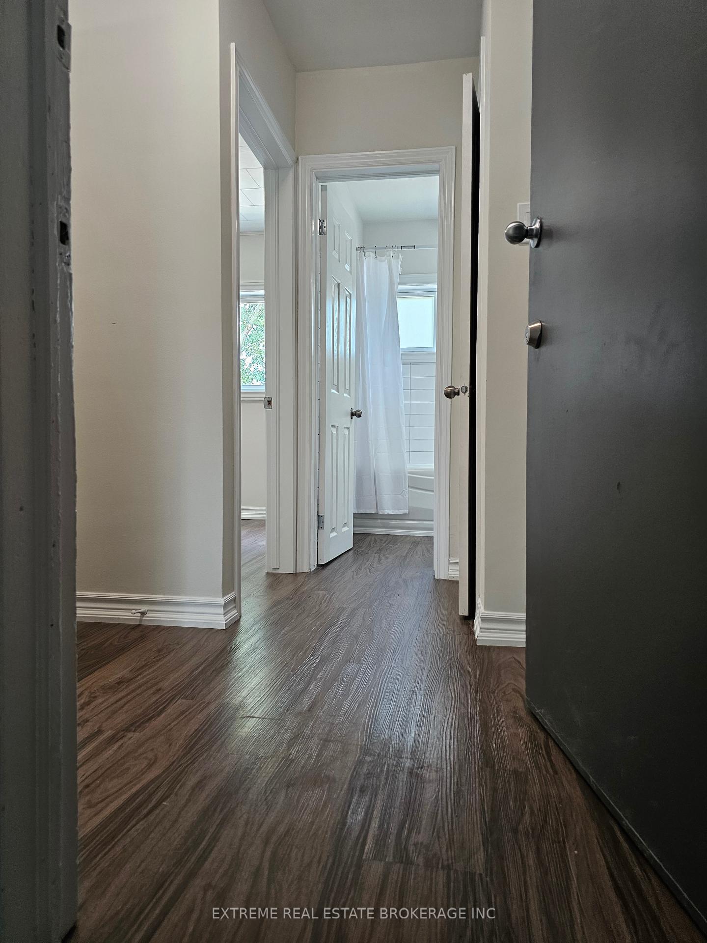 Photo 2 of 8406 Willoughby Drive, Niagara Falls, Chippawa — HOMEH