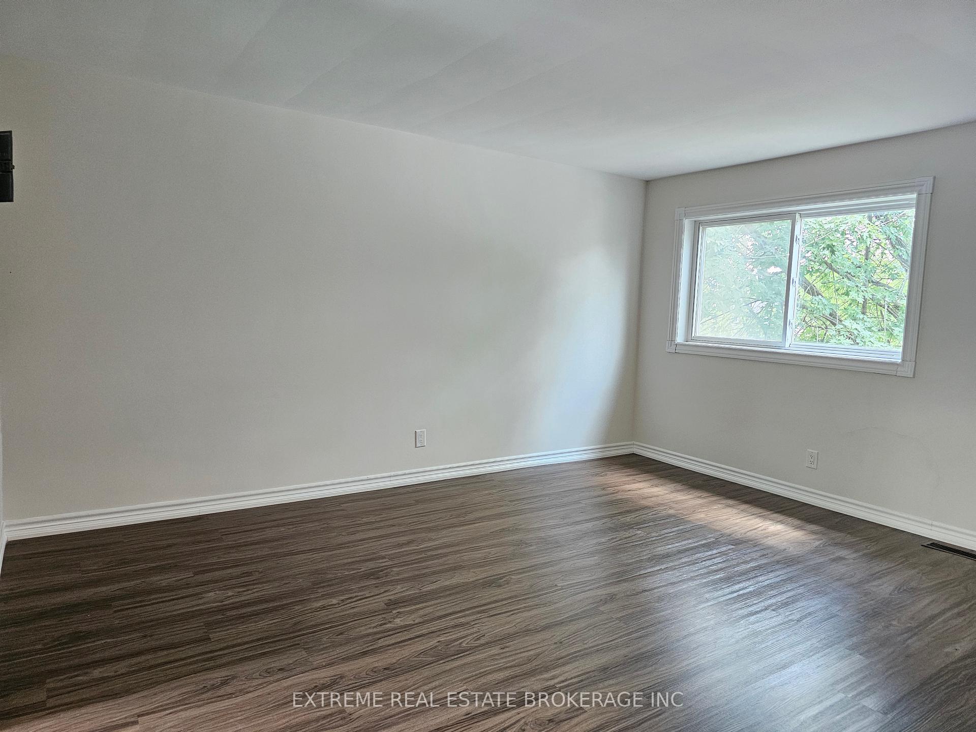 Photo 11 of 8406 Willoughby Drive, Niagara Falls, Chippawa — HOMEH