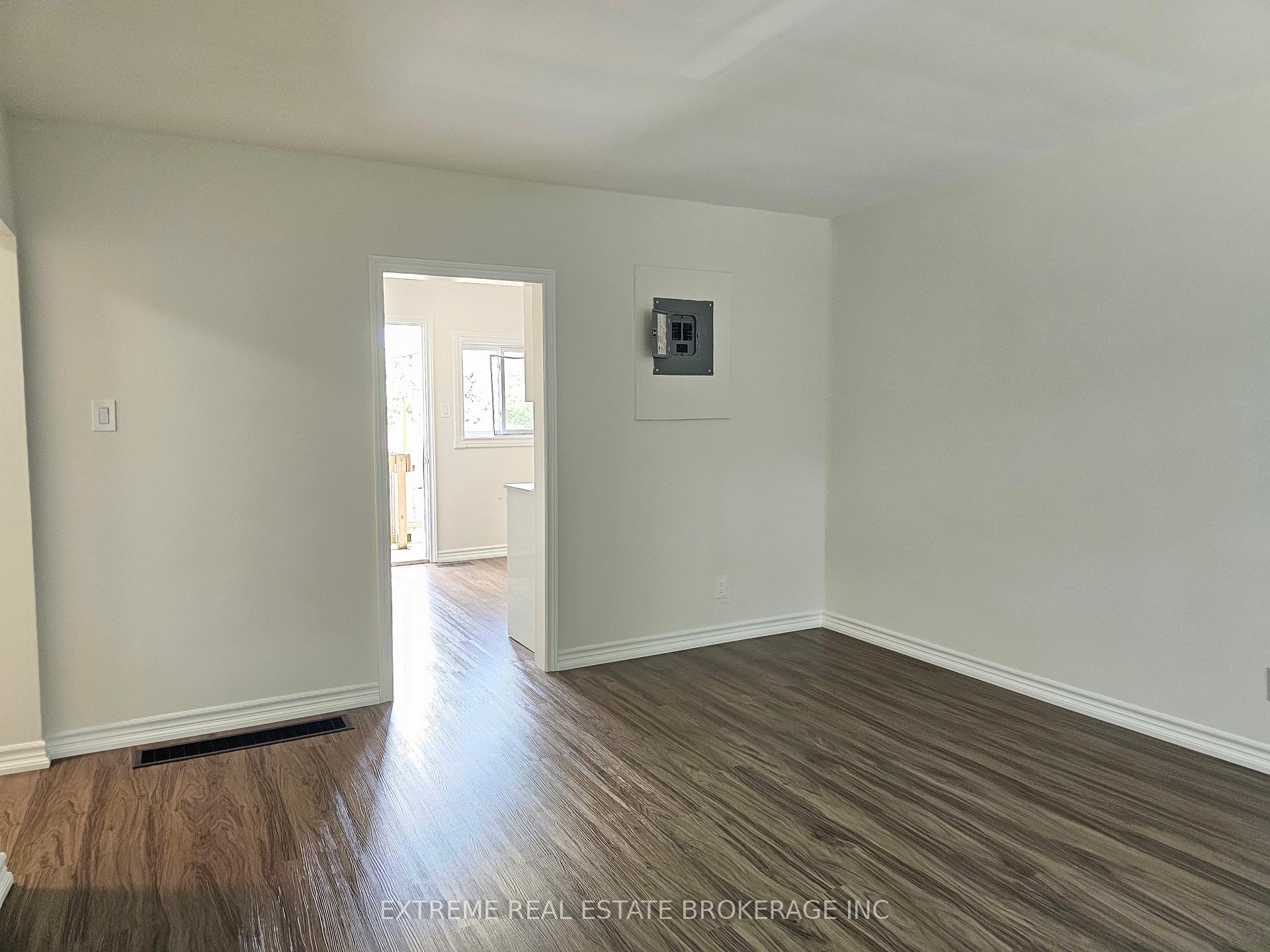 Photo 14 of 8406 Willoughby Drive, Niagara Falls, Chippawa — HOMEH