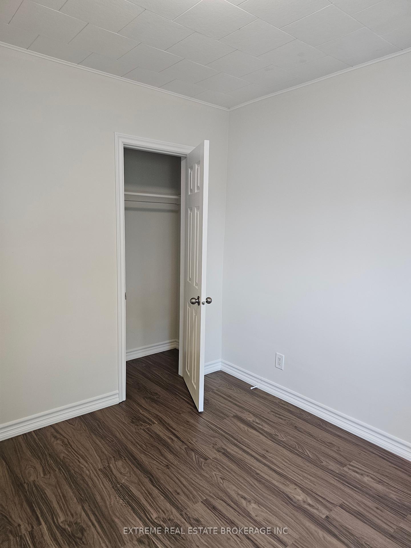 Photo 3 of 8406 Willoughby Drive, Niagara Falls, Chippawa — HOMEH