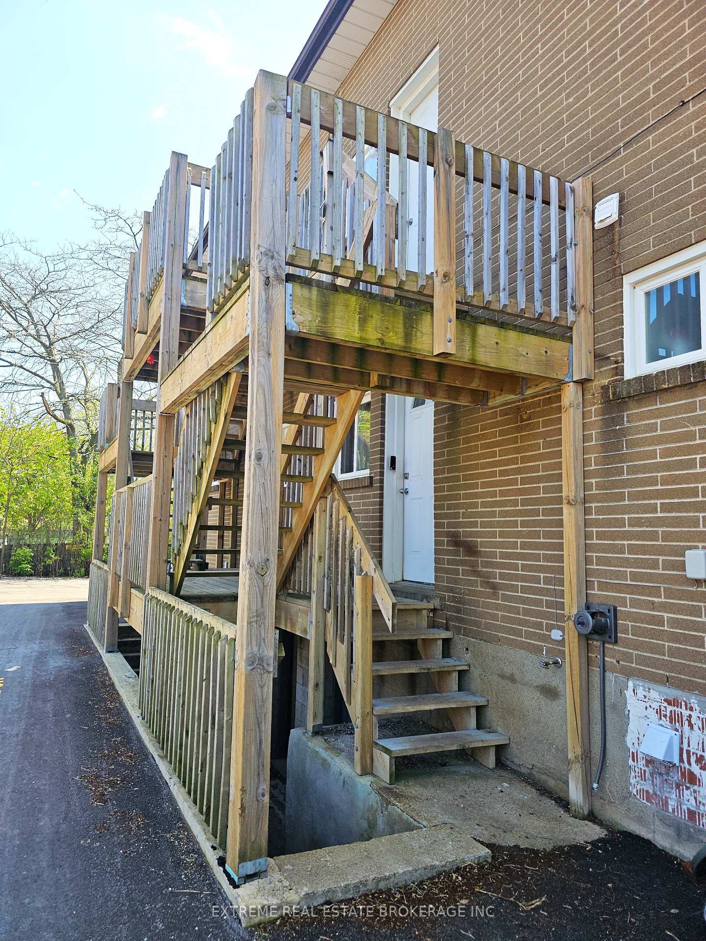 Photo 3 of 8392 Willoughby Drive, Niagara Falls, Chippawa — HOMEH