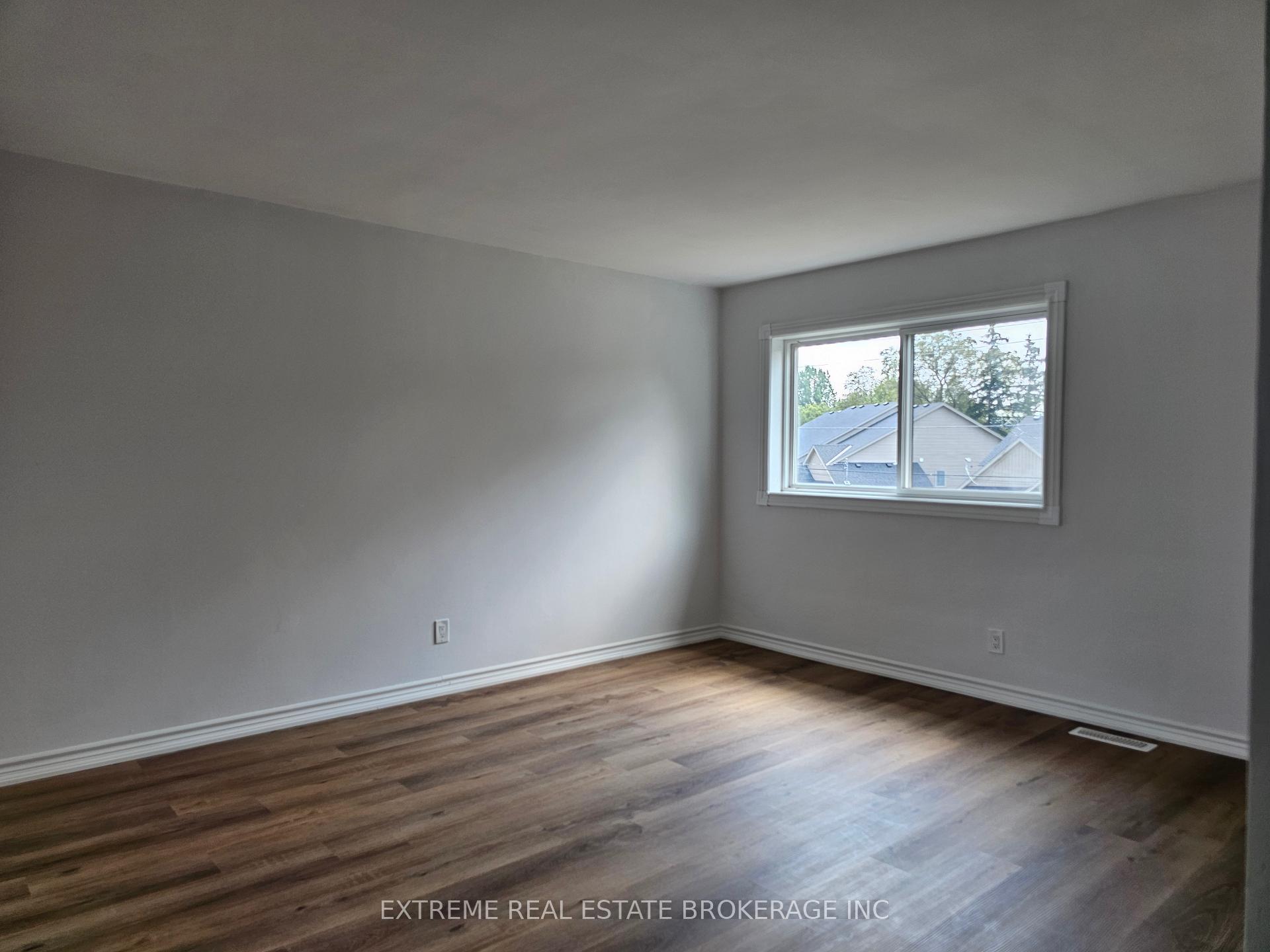 Photo 4 of 8392 Willoughby Drive, Niagara Falls, Chippawa — HOMEH