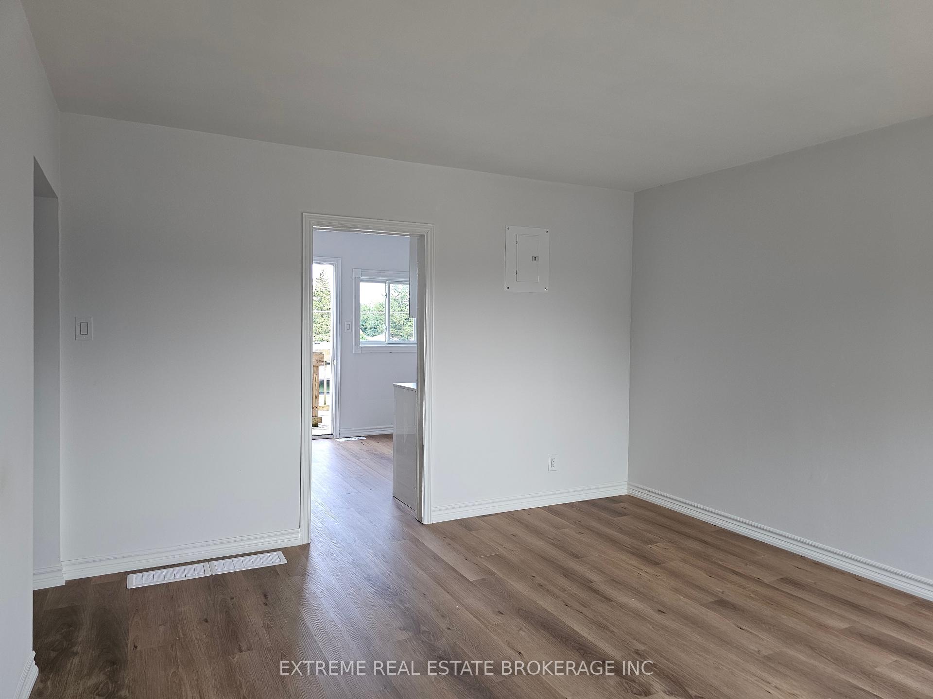Photo 15 of 8392 Willoughby Drive, Niagara Falls, Chippawa — HOMEH