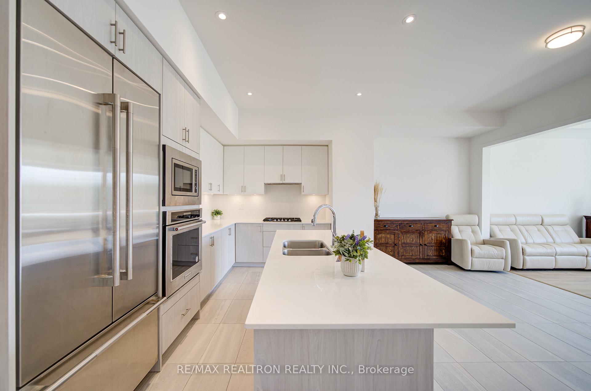 Photo 1 of 8 Yans Way, Markham, Buttonville — HOMEH
