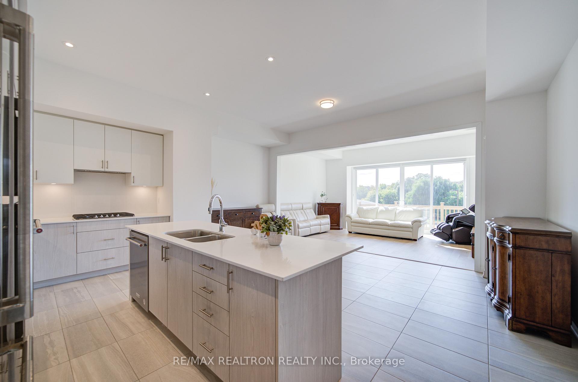 Photo 15 of 8 Yans Way, Markham, Buttonville — HOMEH