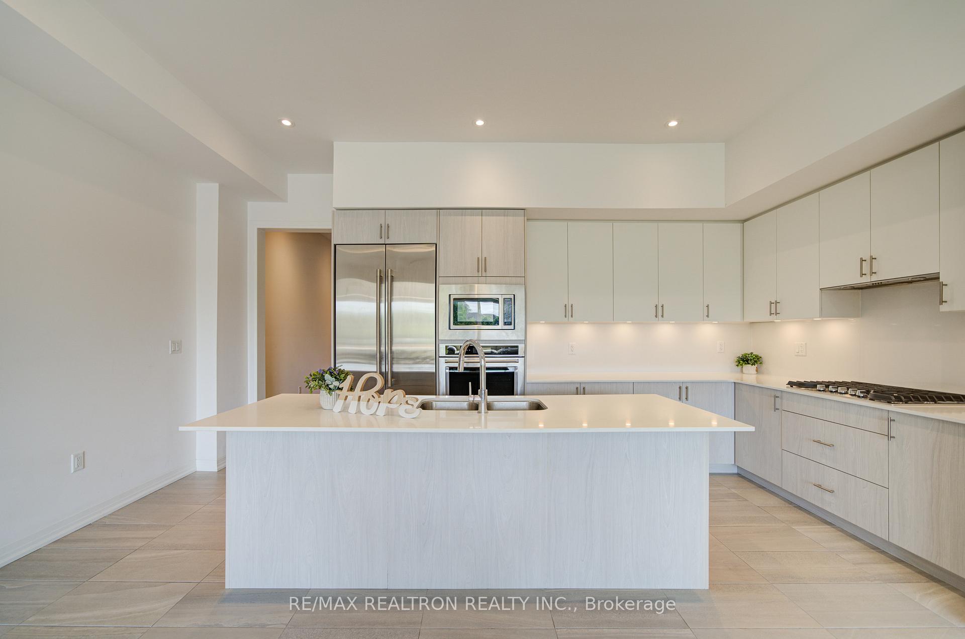 Photo 5 of 8 Yans Way, Markham, Buttonville — HOMEH