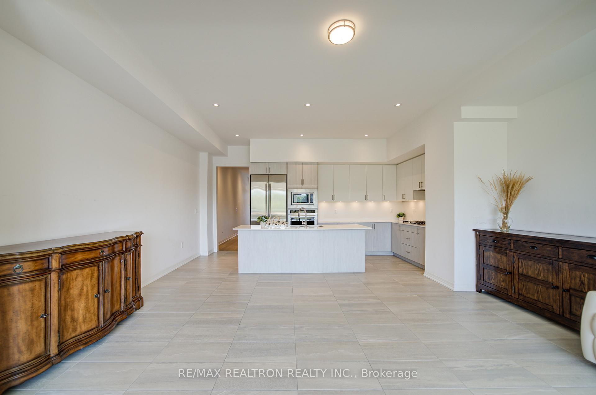 Photo 9 of 8 Yans Way, Markham, Buttonville — HOMEH
