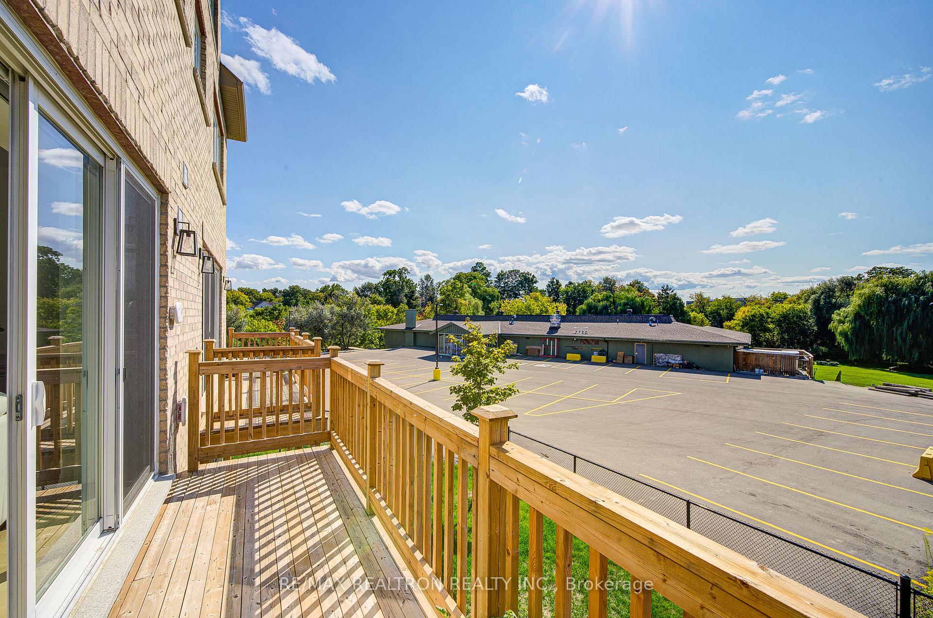 Photo 8 of 8 Yans Way, Markham, Buttonville — HOMEH