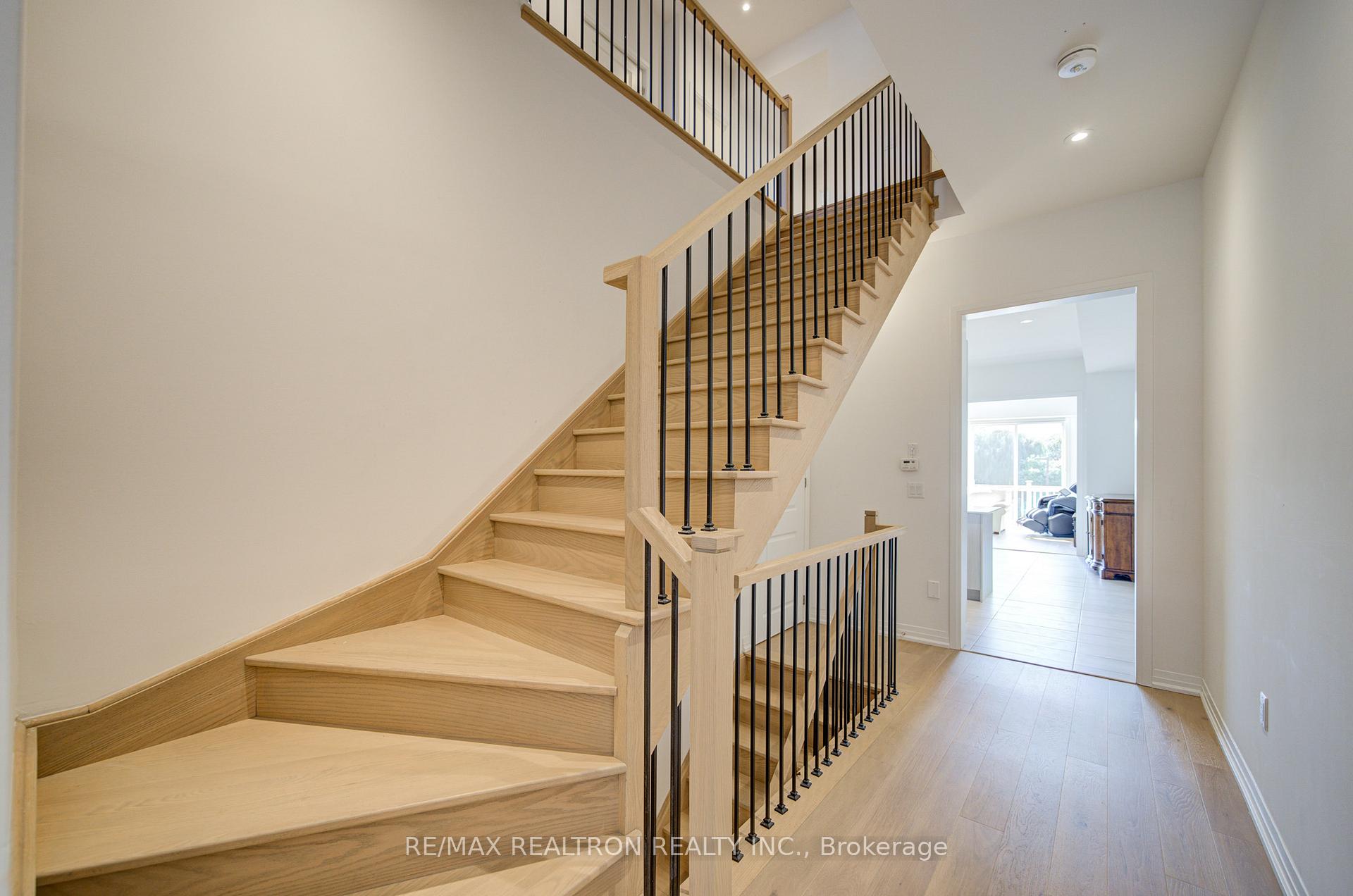 Photo 13 of 8 Yans Way, Markham, Buttonville — HOMEH