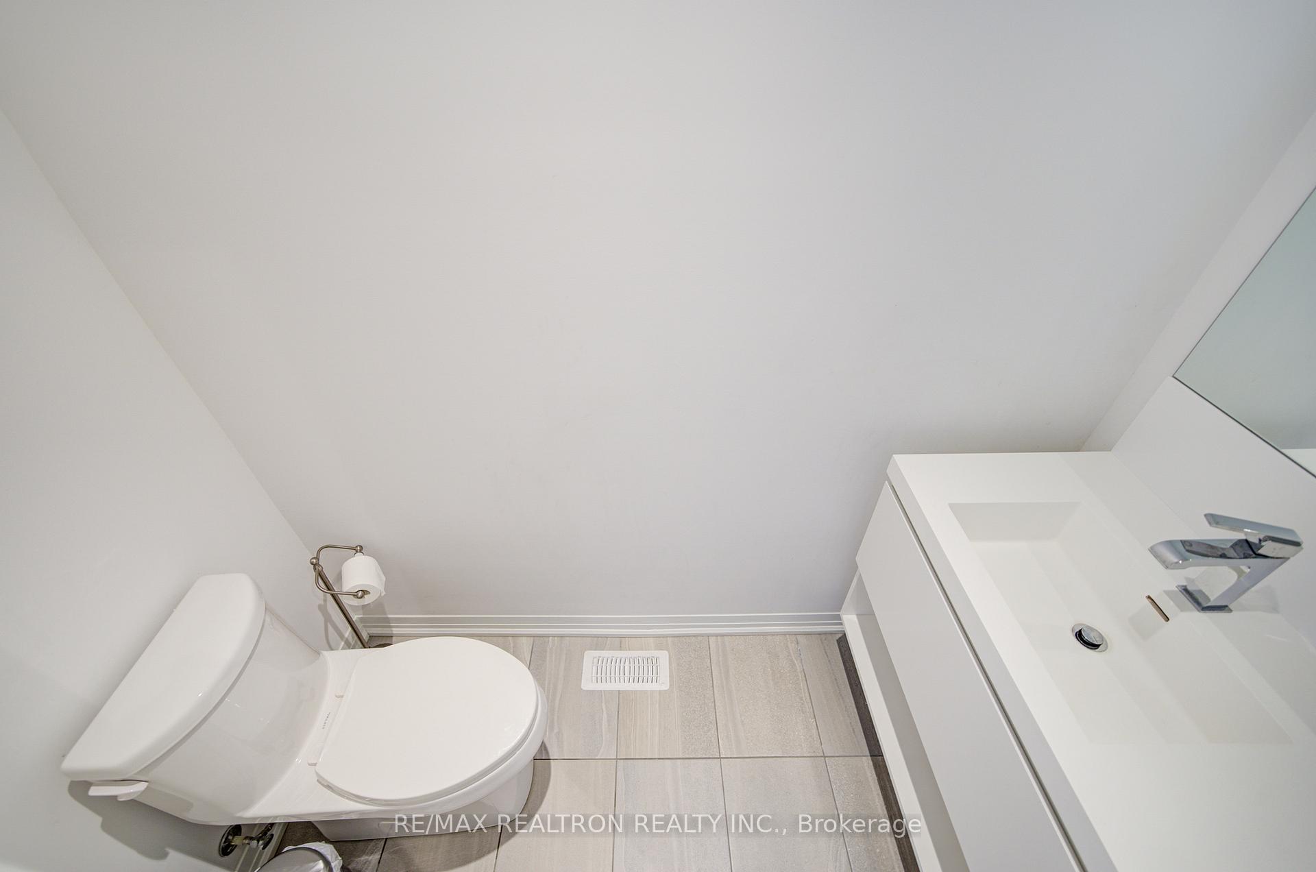 Photo 10 of 8 Yans Way, Markham, Buttonville — HOMEH