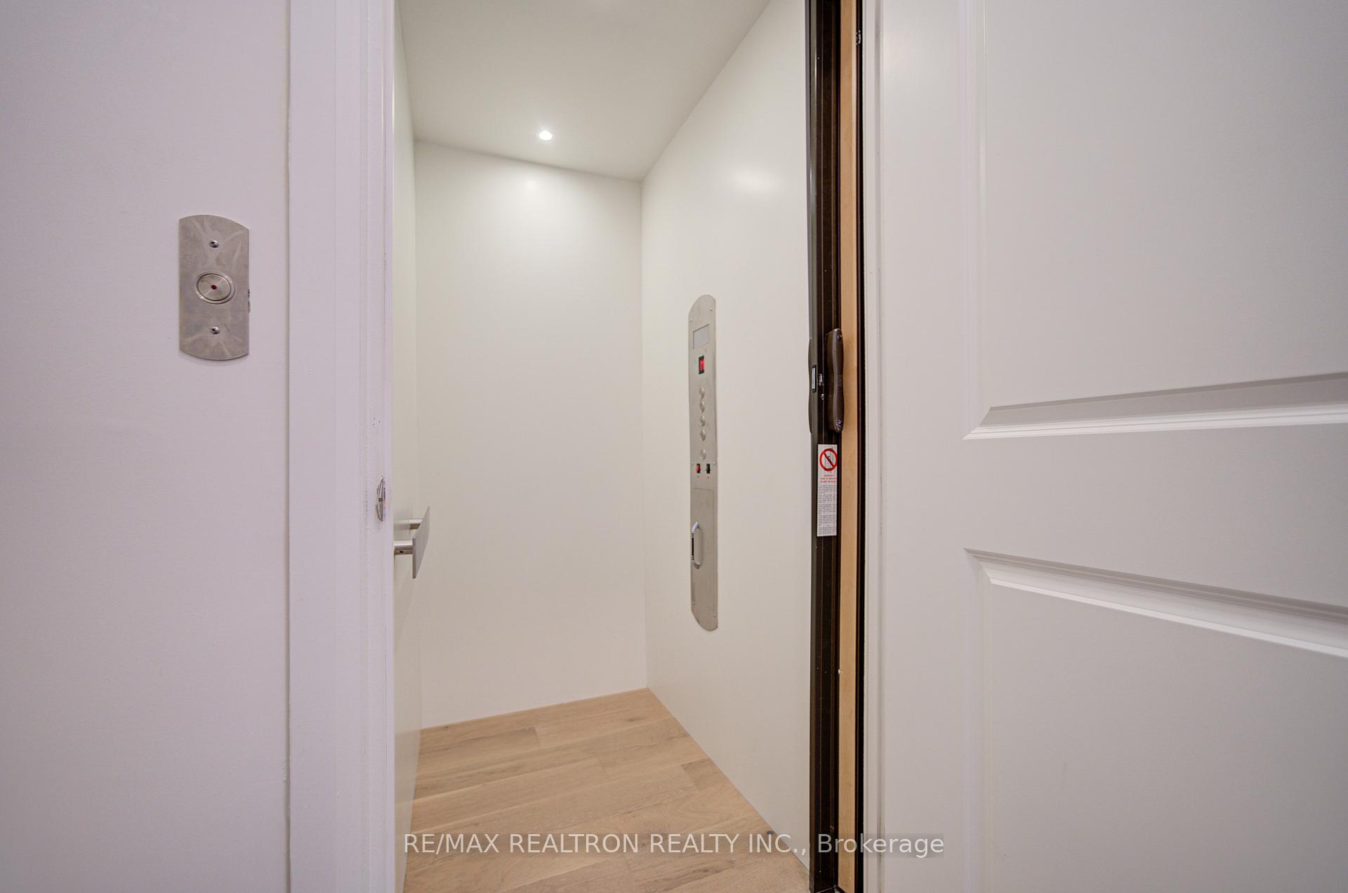 Photo 7 of 8 Yans Way, Markham, Buttonville — HOMEH
