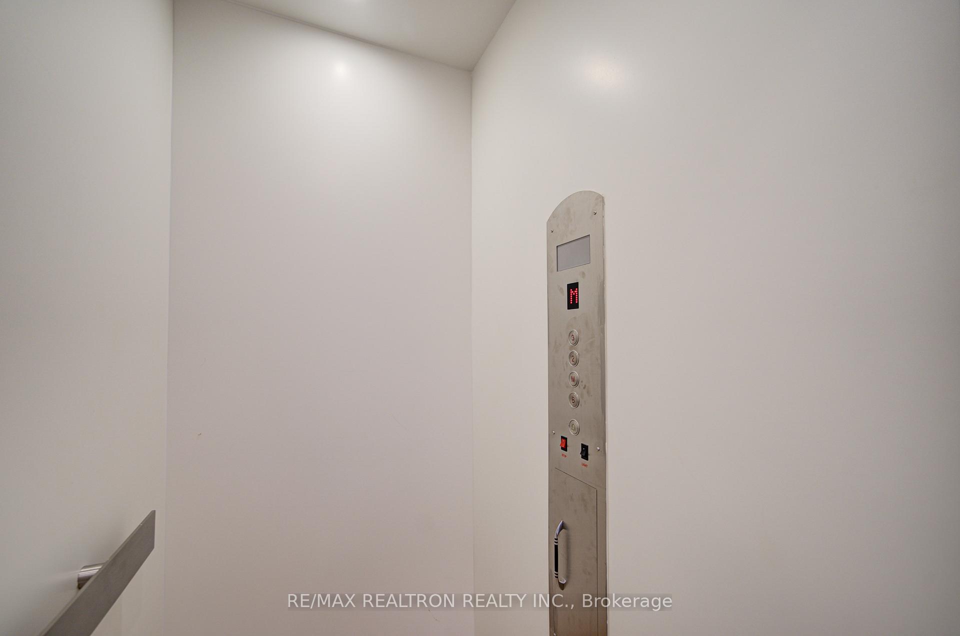 Photo 11 of 8 Yans Way, Markham, Buttonville — HOMEH