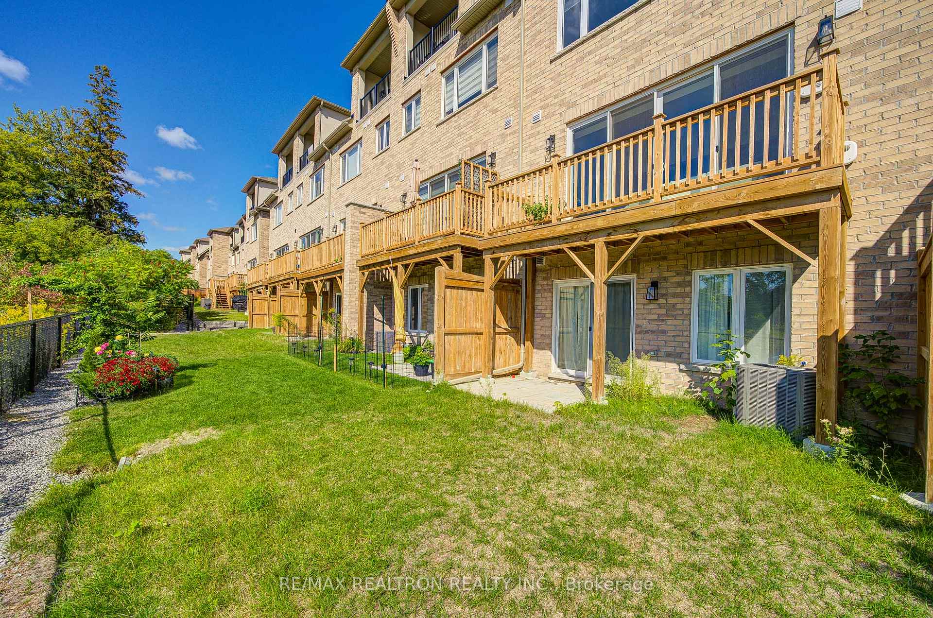 Photo 24 of 8 Yans Way, Markham, Buttonville — HOMEH