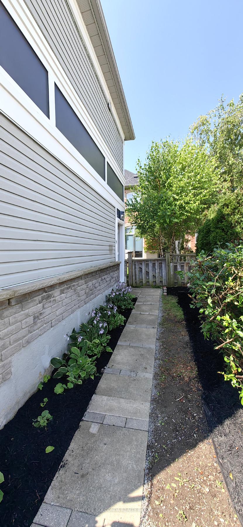 Photo 8 of Unit Coach, 1 Pingel Road, Markham, Cornell — HOMEH