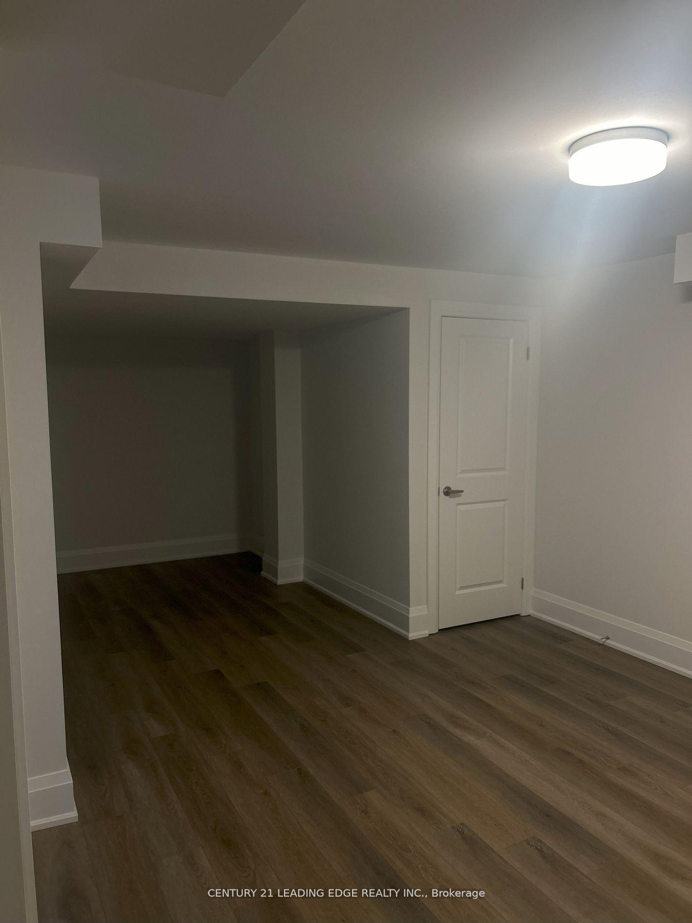 Photo 3 of 527 Kleinberg Summit Way, Vaughan, Kleinburg — HOMEH