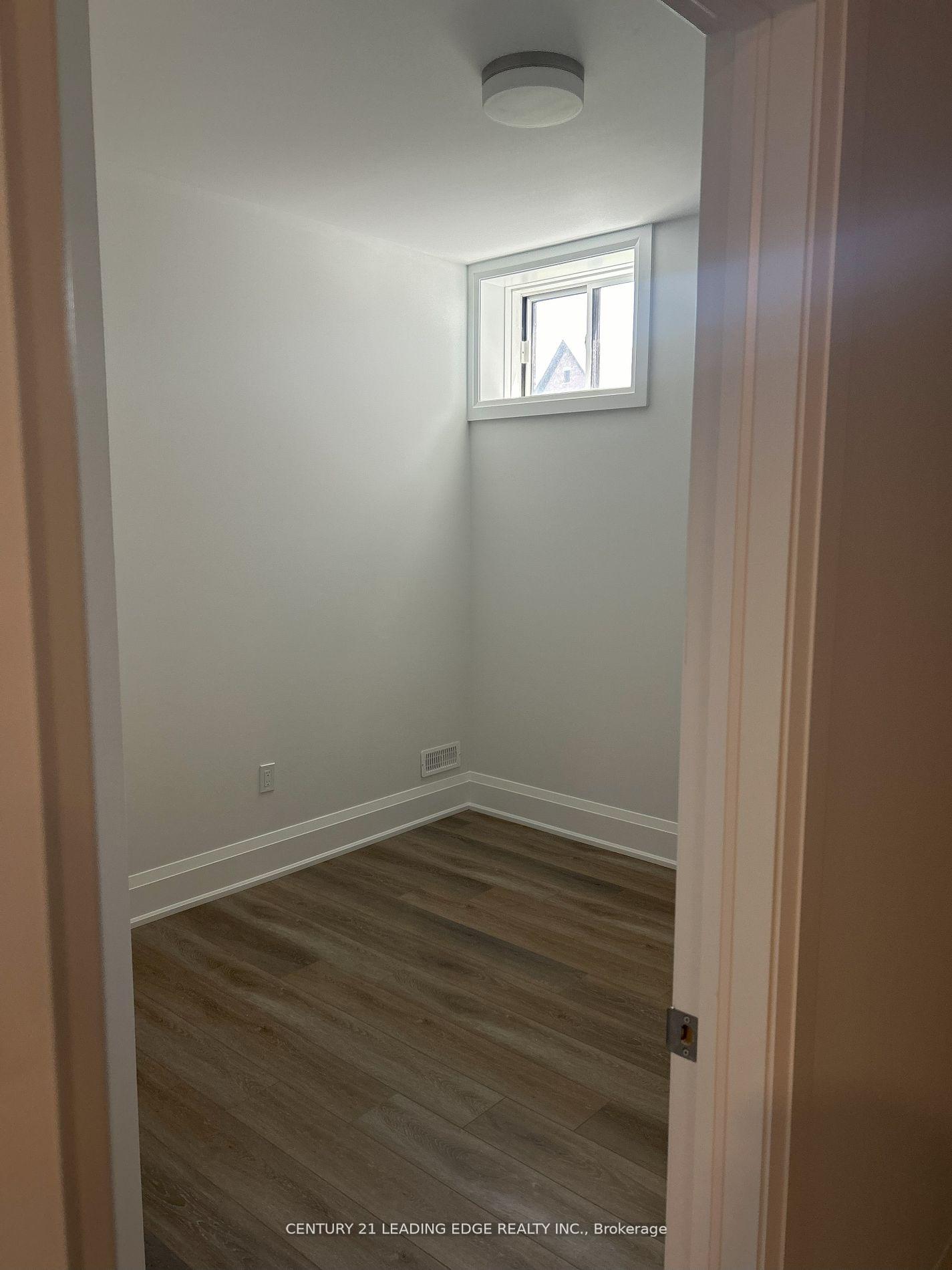 Photo 11 of 527 Kleinberg Summit Way, Vaughan, Kleinburg — HOMEH