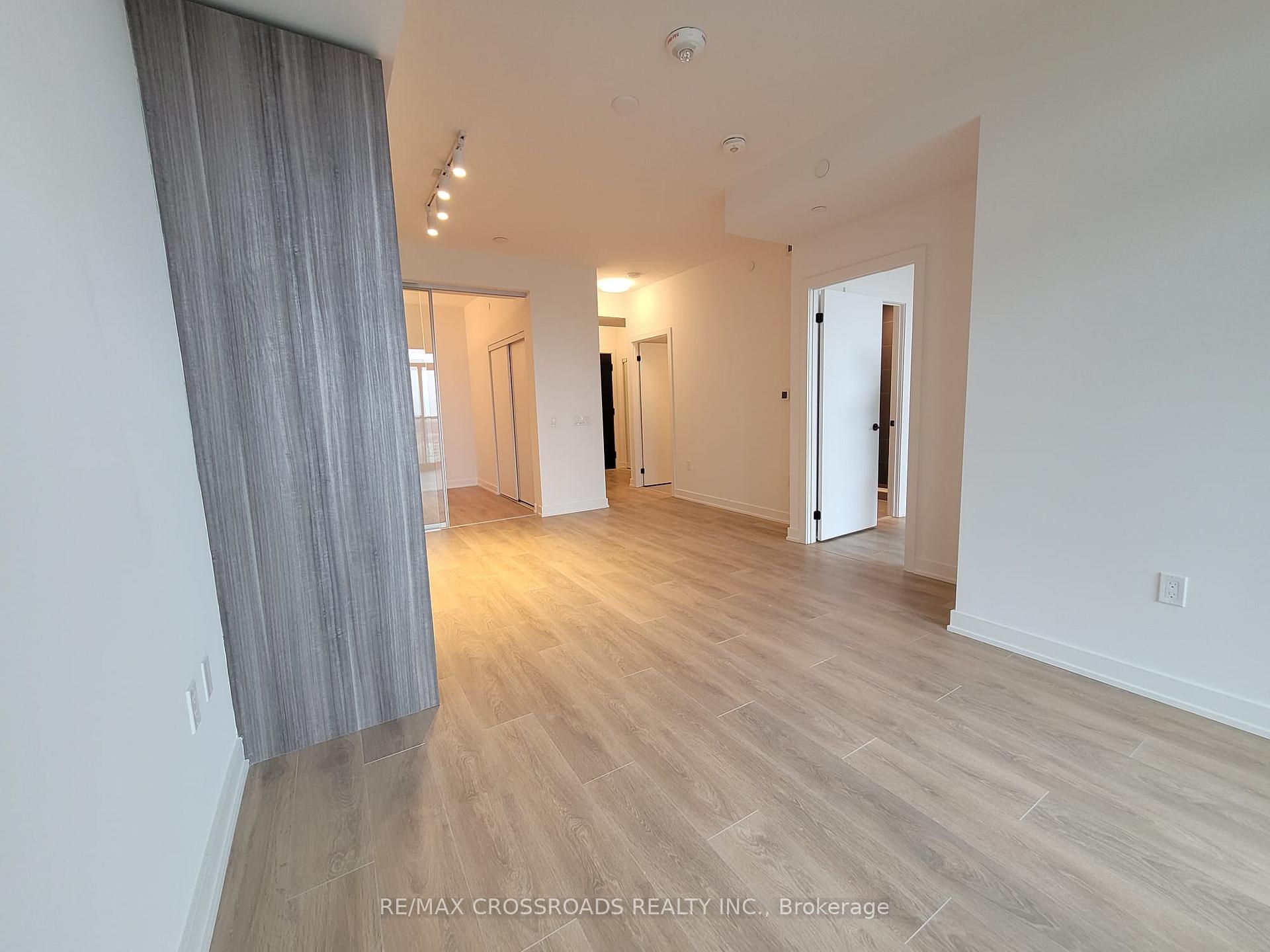 Photo 4 of Unit 2213, 127 Broadway Avenue, Toronto, Mount Pleasant West — HOMEH