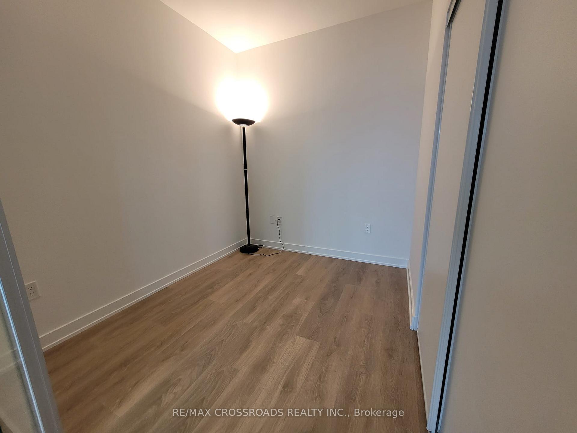 Photo 3 of Unit 2213, 127 Broadway Avenue, Toronto, Mount Pleasant West — HOMEH