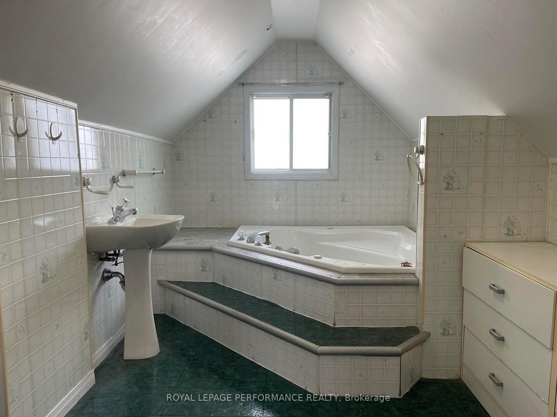 Photo 12 of 213 Cumberland Street, Cornwall — HOMEH