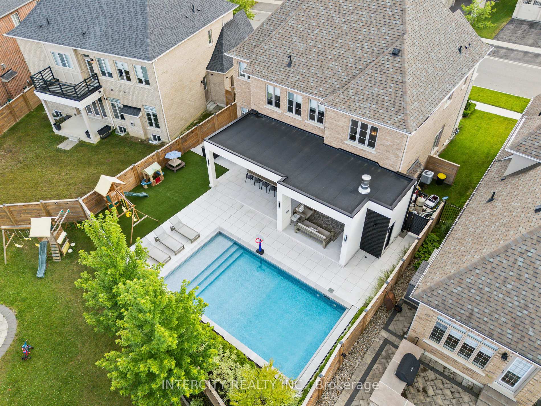 Photo 3 of 8 Larkin Avenue, King, Nobleton — HOMEH