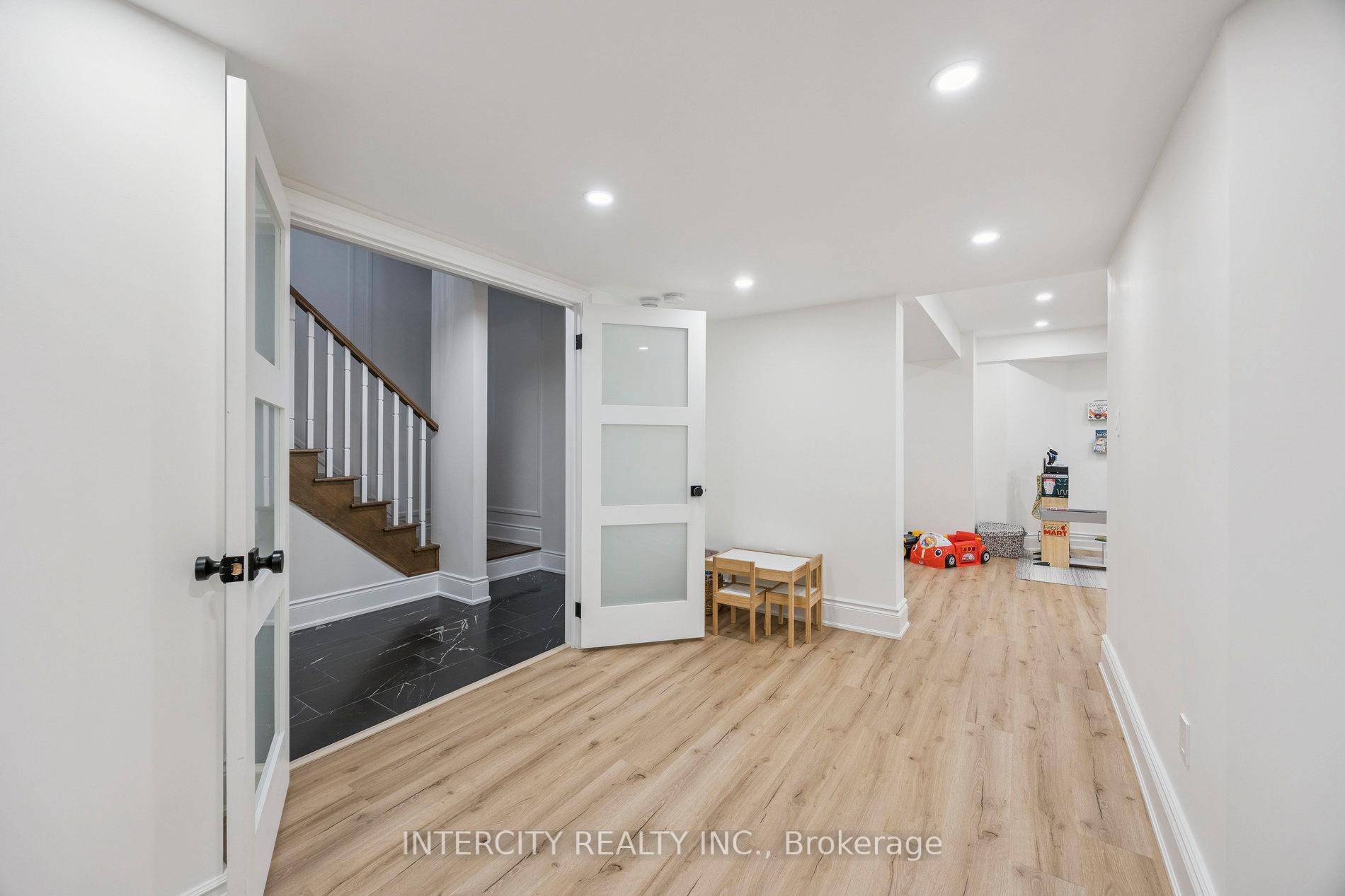 Photo 33 of 8 Larkin Avenue, King, Nobleton — HOMEH