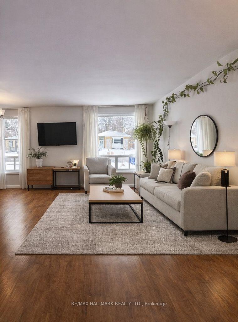 Photo 2 of Unit #Main Floor, 6 Bailey Crescent, Aurora, Aurora Highlands — HOMEH