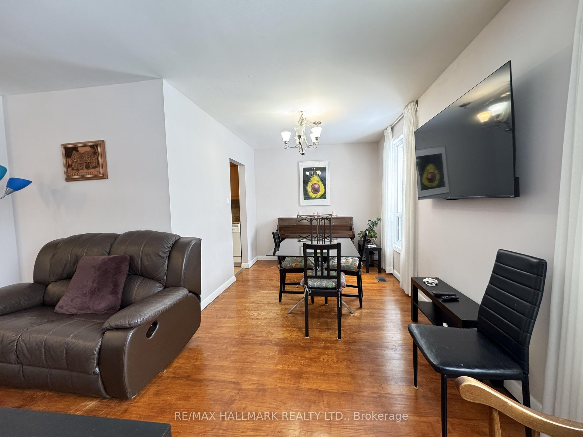 Photo 4 of Unit #Main Floor, 6 Bailey Crescent, Aurora, Aurora Highlands — HOMEH