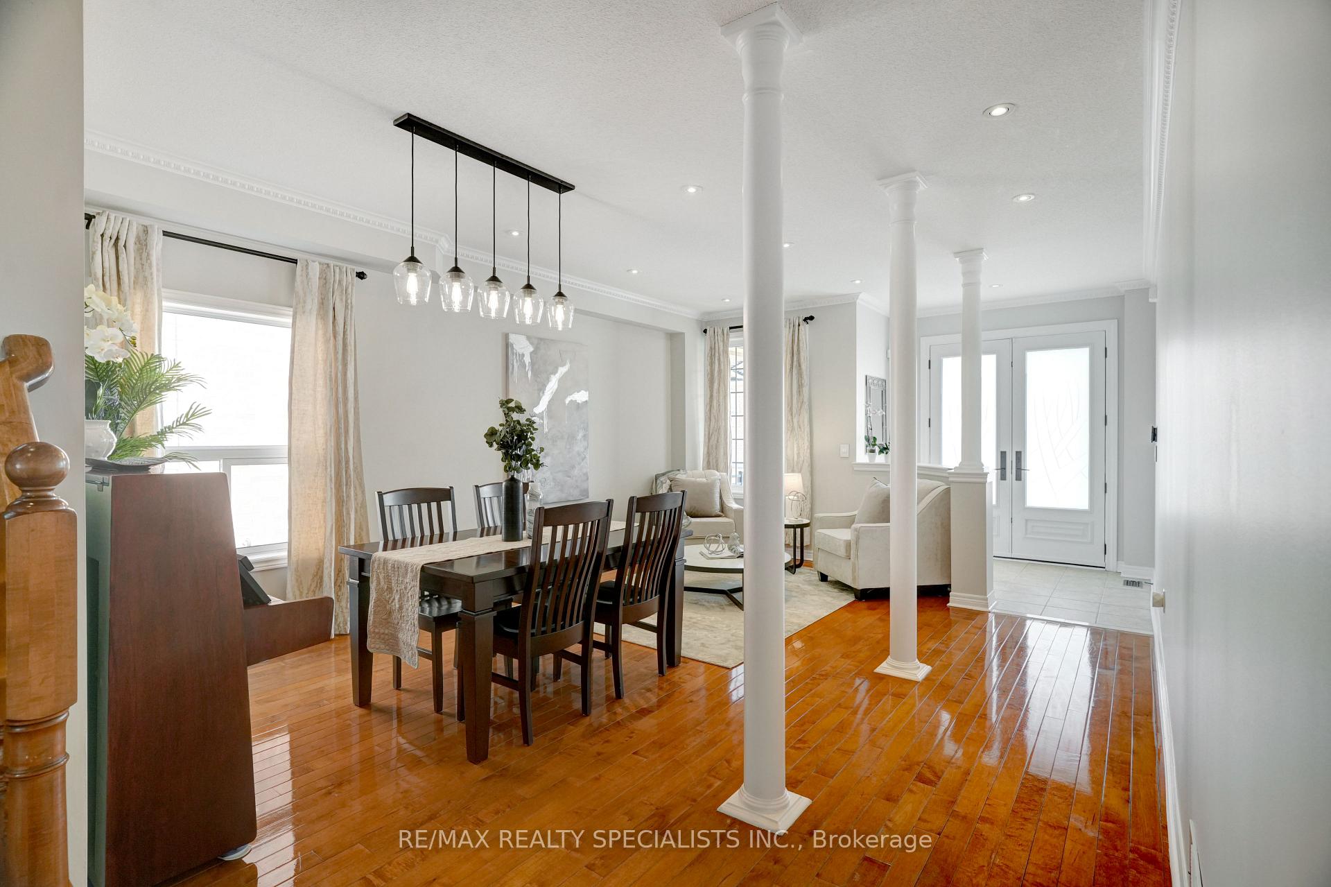 Photo 5 of 104 Earlsbridge Boulevard, Brampton, Fletcher's Meadow — HOMEH
