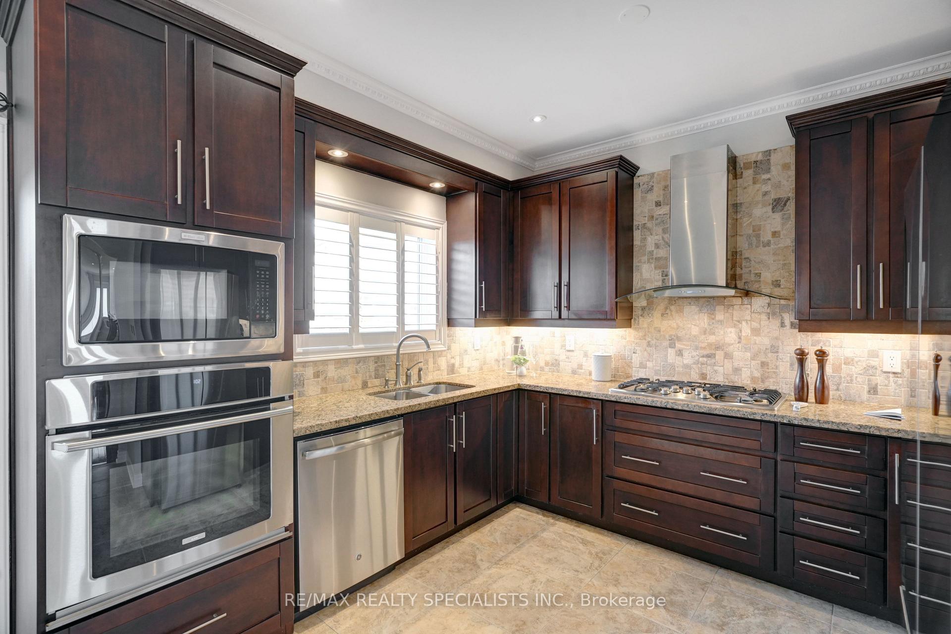 Photo 27 of 104 Earlsbridge Boulevard, Brampton, Fletcher's Meadow — HOMEH