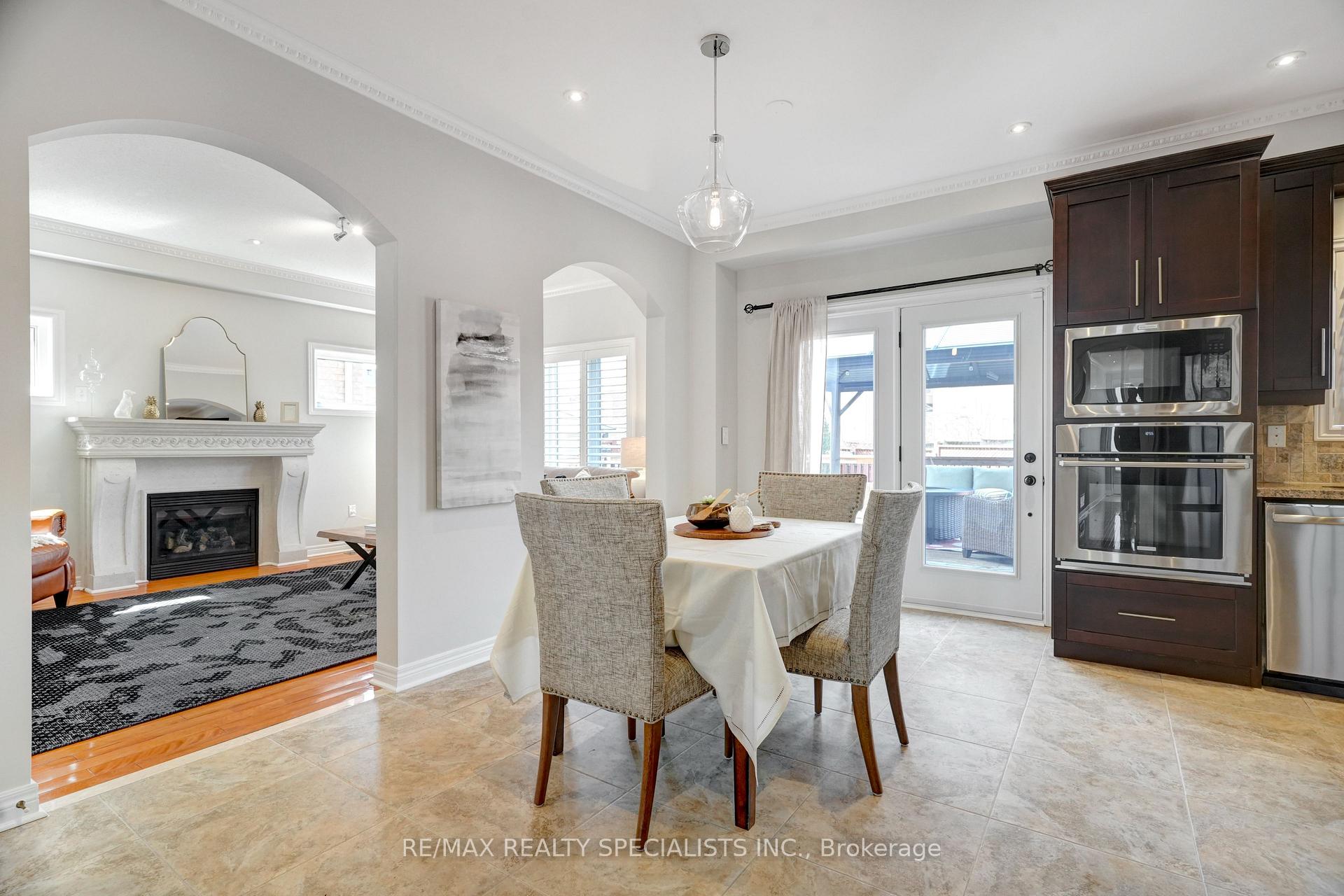 Photo 17 of 104 Earlsbridge Boulevard, Brampton, Fletcher's Meadow — HOMEH