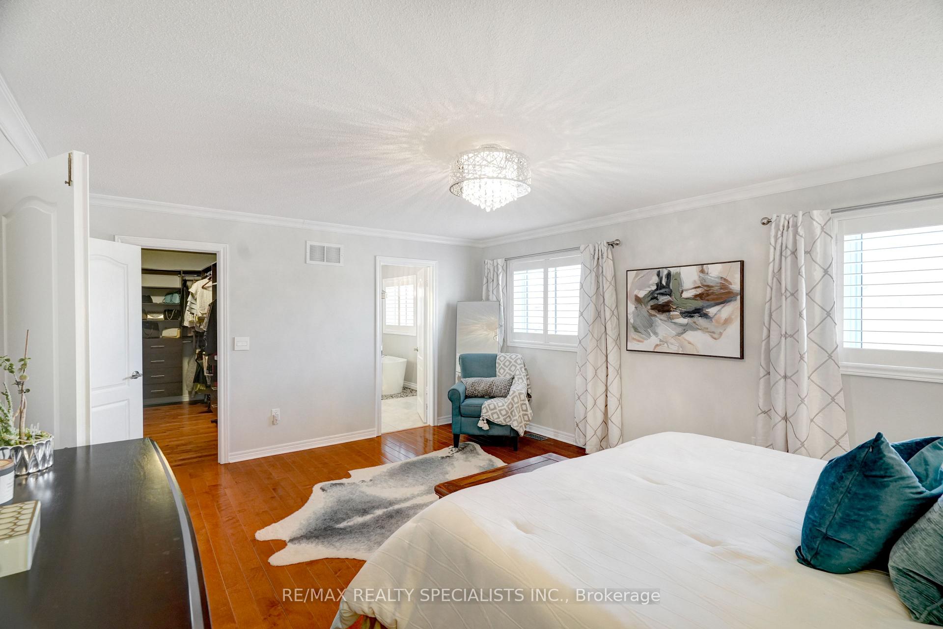 Photo 10 of 104 Earlsbridge Boulevard, Brampton, Fletcher's Meadow — HOMEH